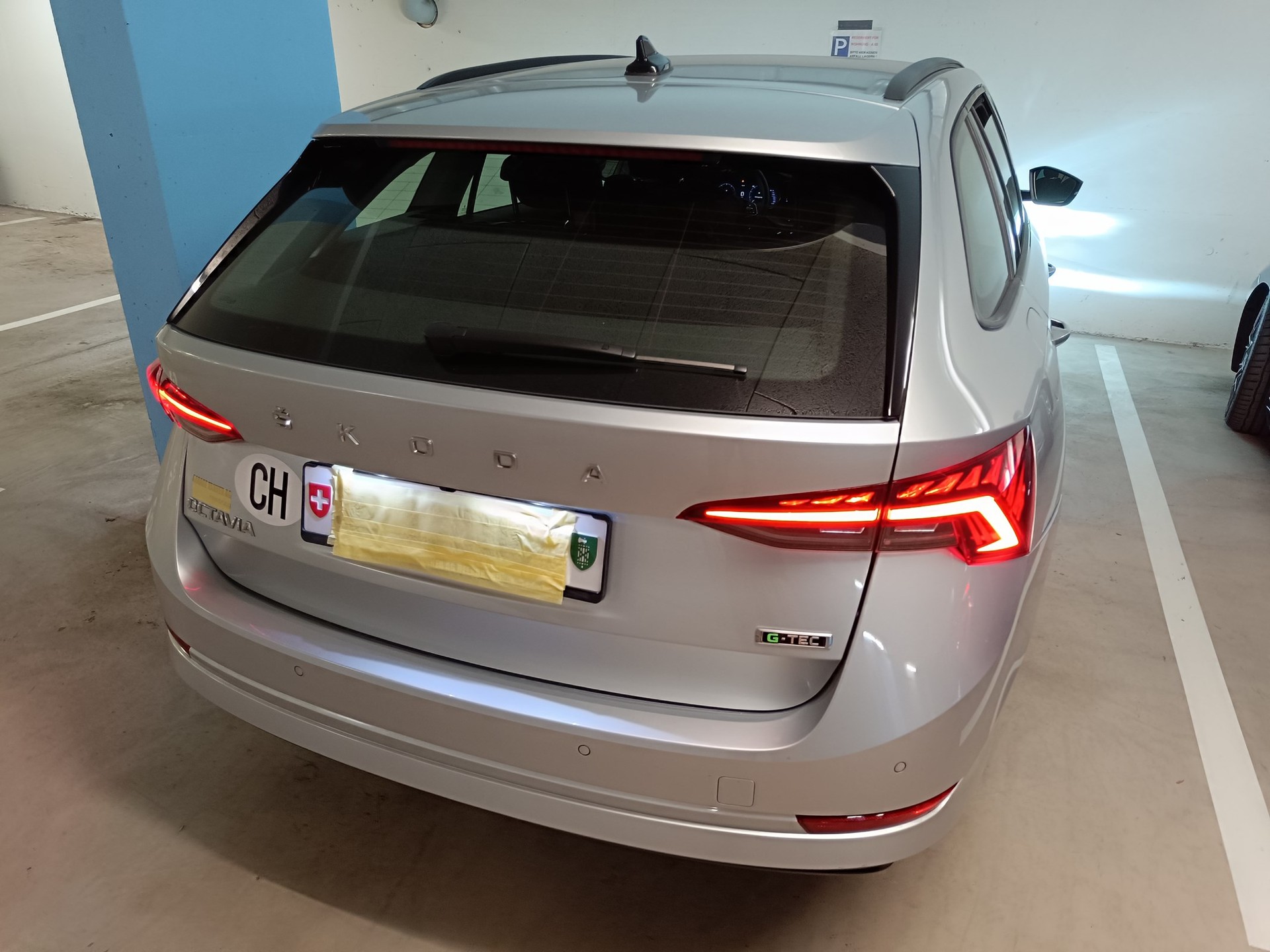SKODA Octavia Combi 1.5 TSI G-Tec DSG Style-image-4