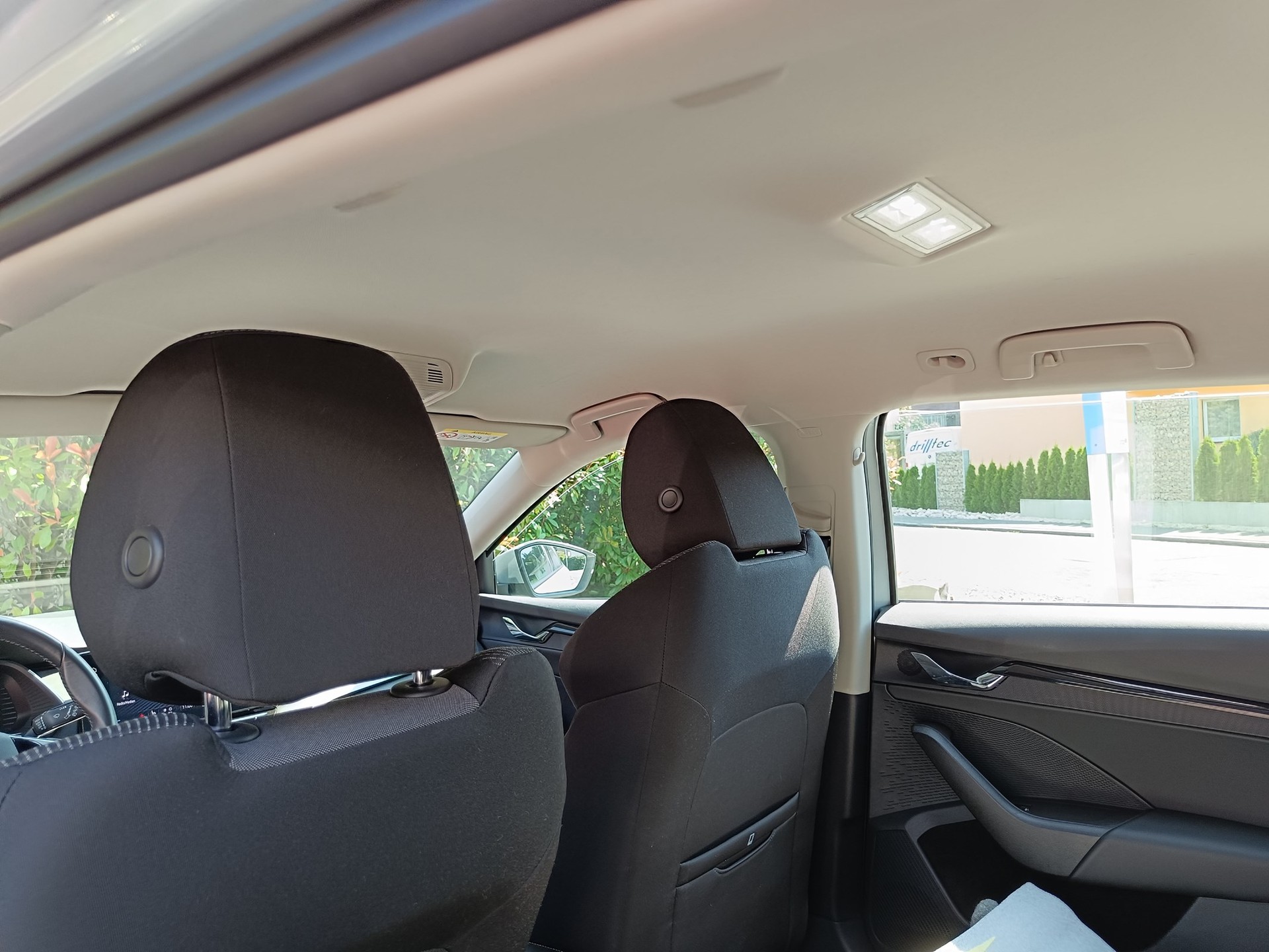 SKODA Octavia Combi 1.5 TSI G-Tec DSG Style-image-8