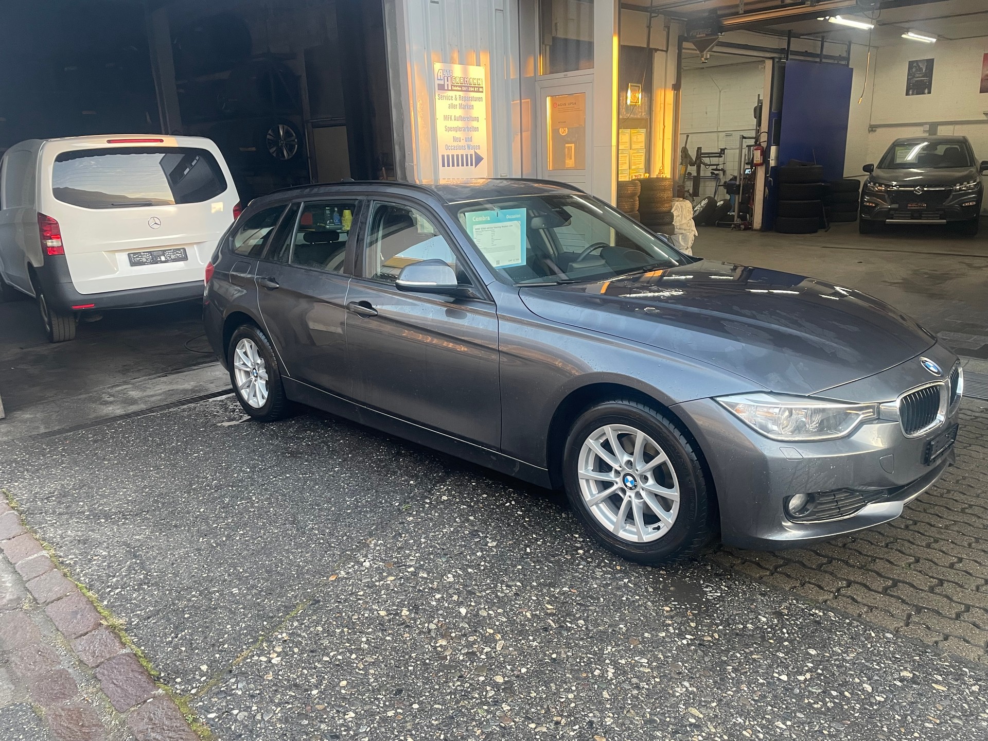 BMW 320d xDrive Touring Modern Line-image-4