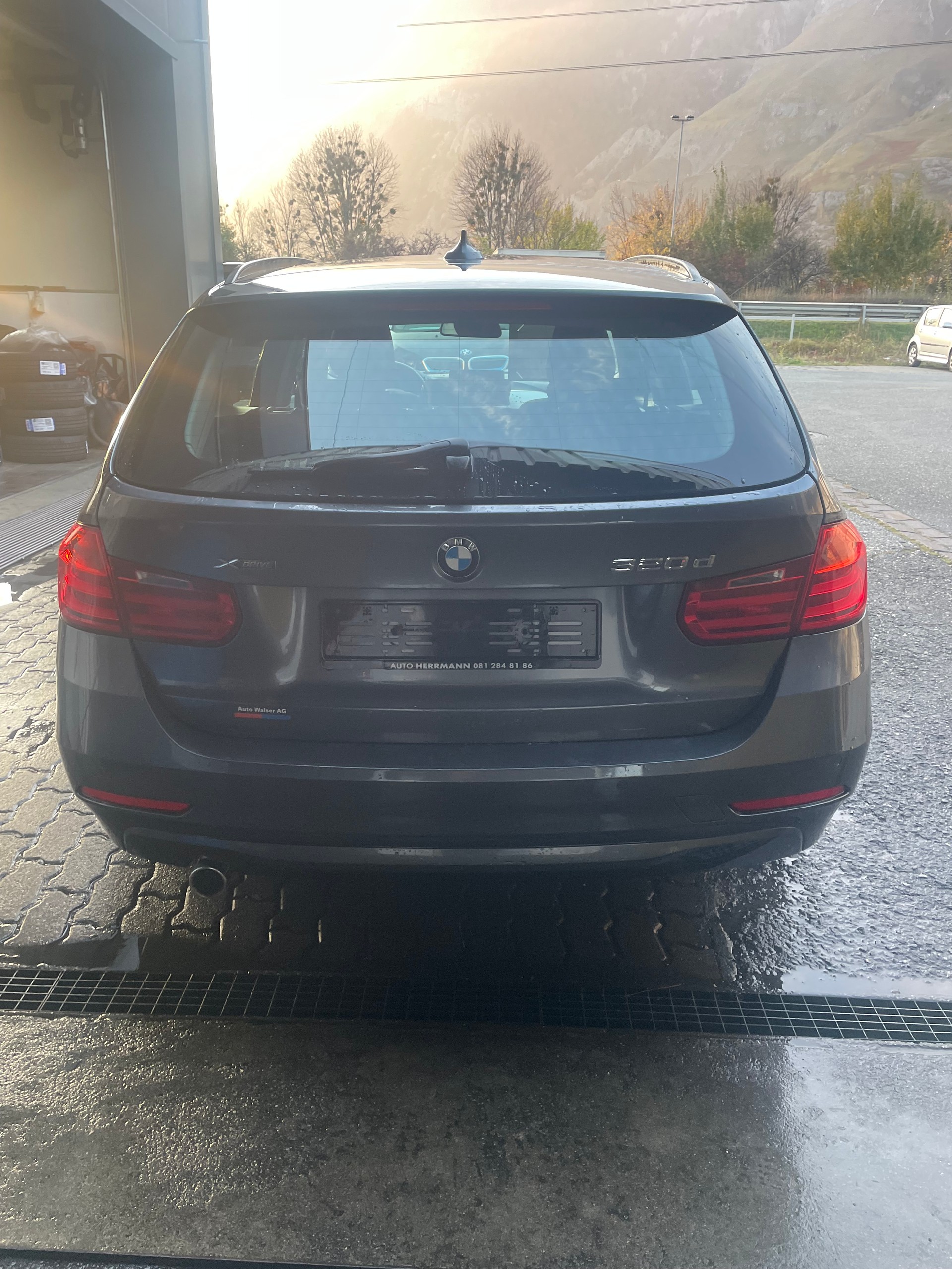 BMW 320d xDrive Touring Modern Line-image-6