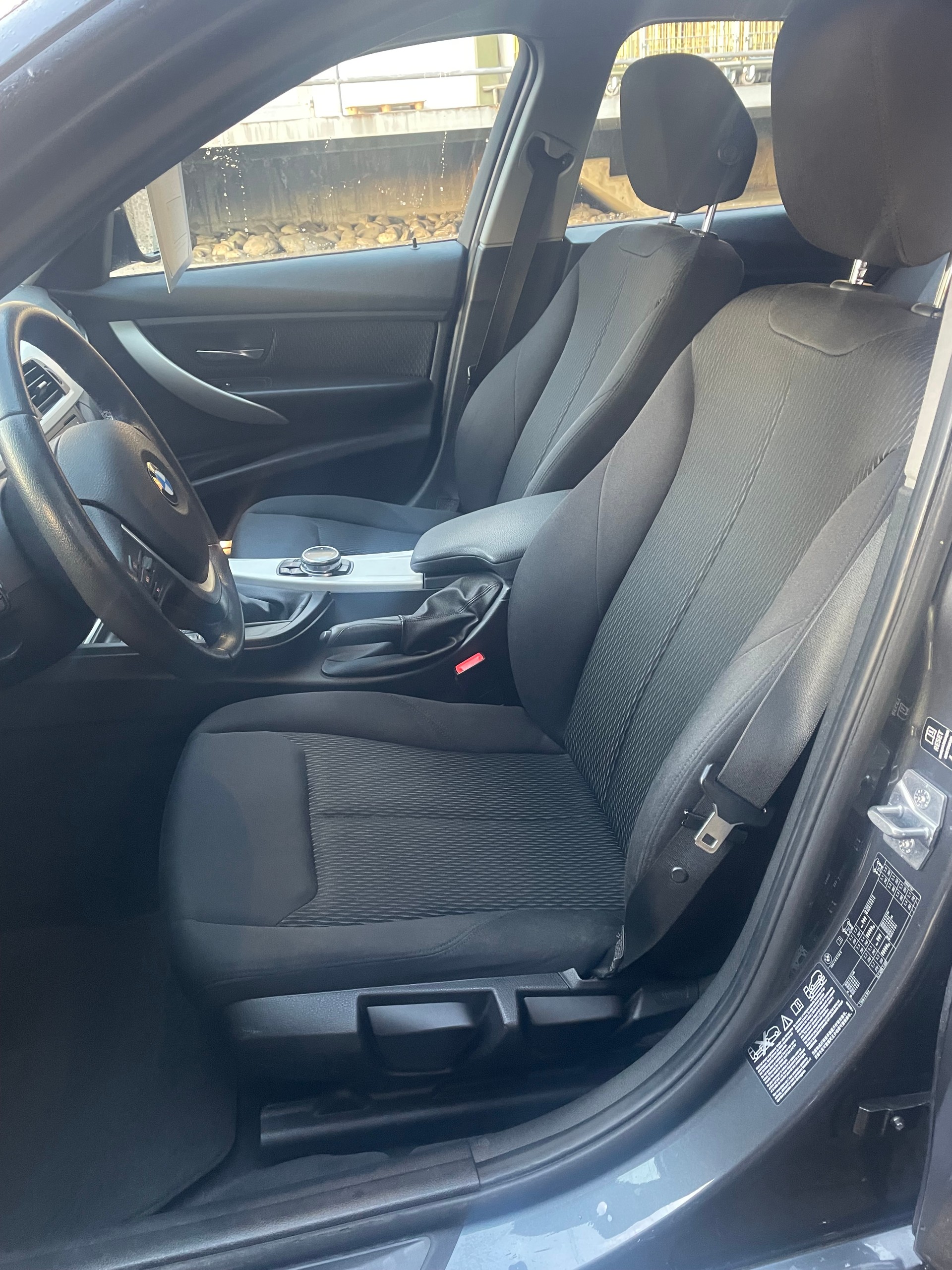 BMW 320d xDrive Touring Modern Line-image-2