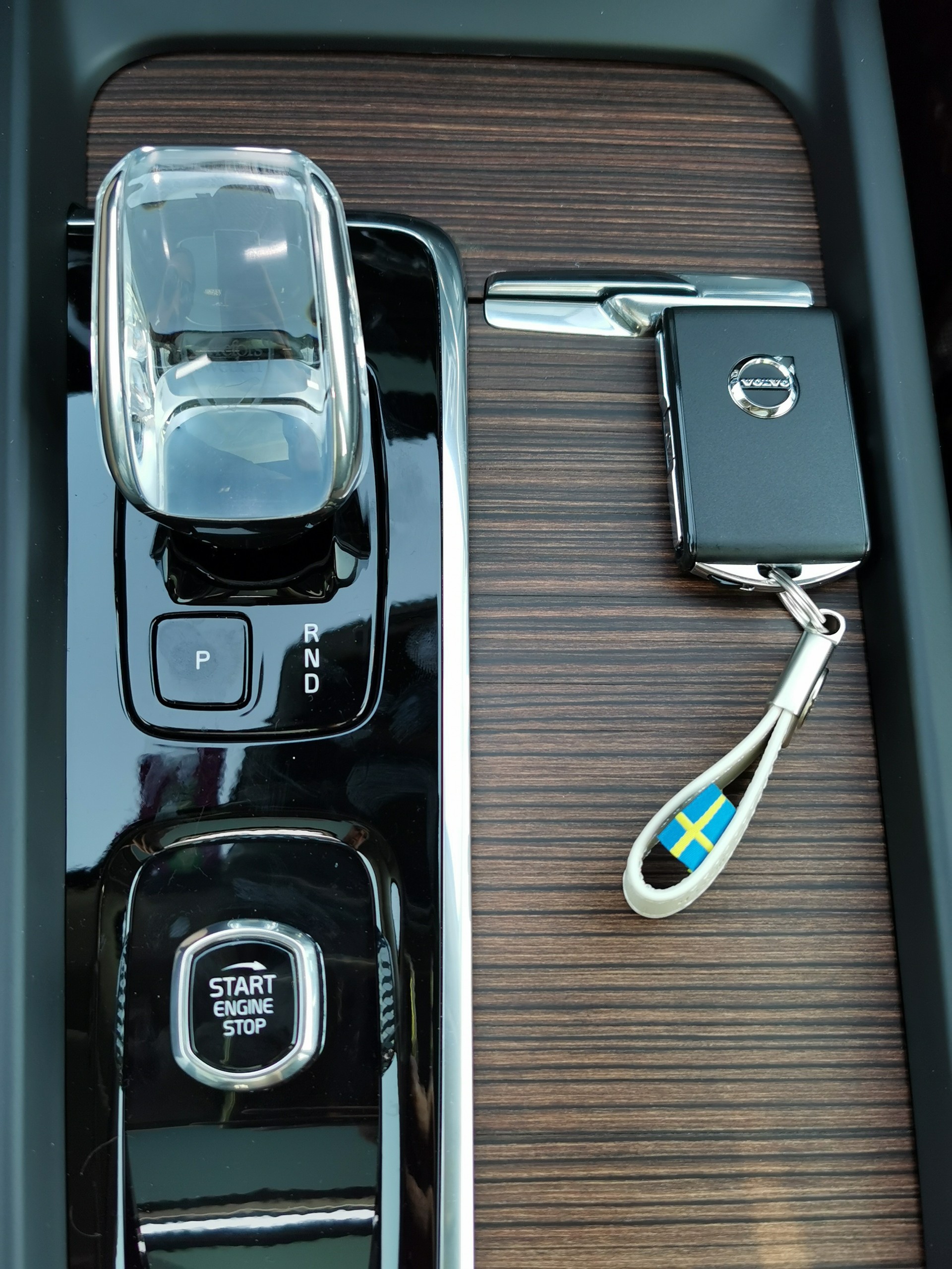 VOLVO XC60 B4 Diesel Mild Hybrid AWD Ultimate Bright Geartronic-image-2