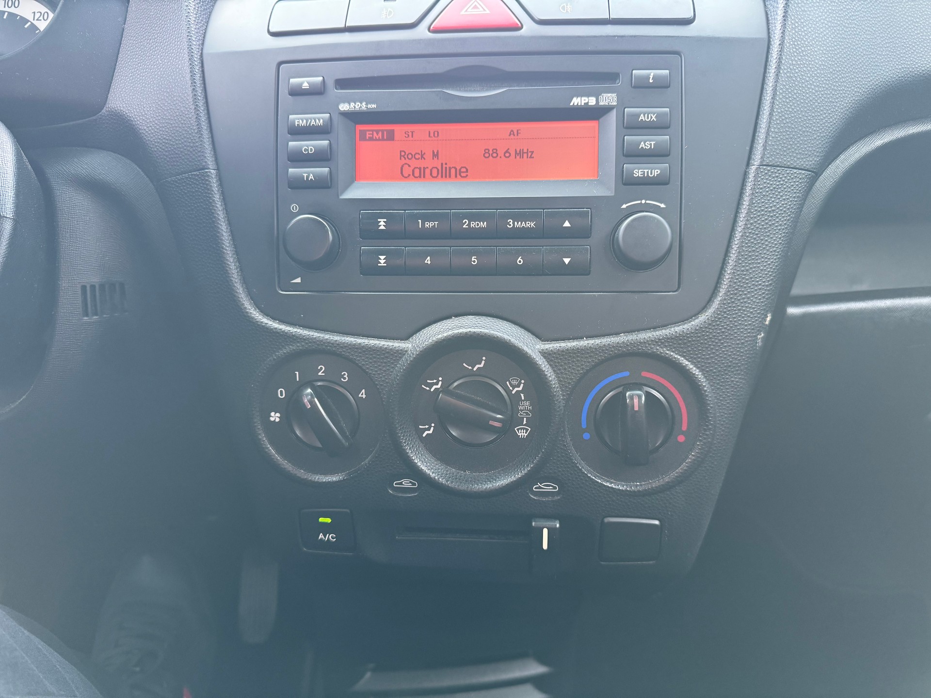 KIA Picanto 1.1 Trend-image-13