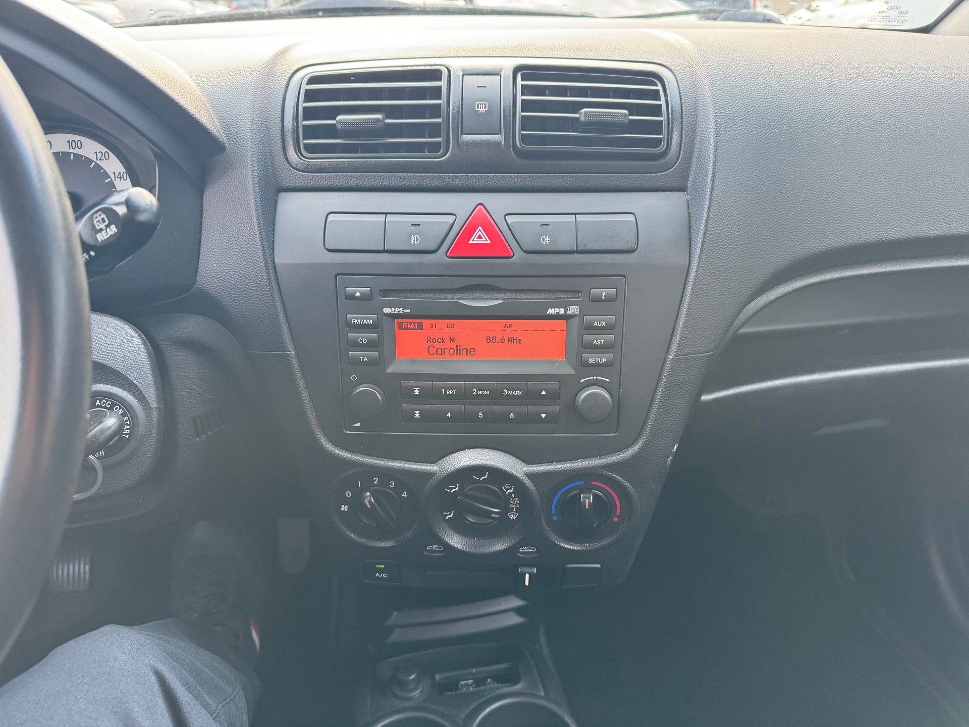 KIA Picanto 1.1 Trend-image-10