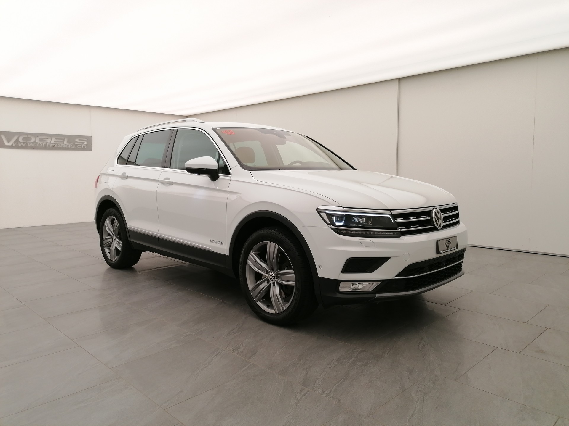 VW Tiguan 2.0 TDi Highline 4M-image-2
