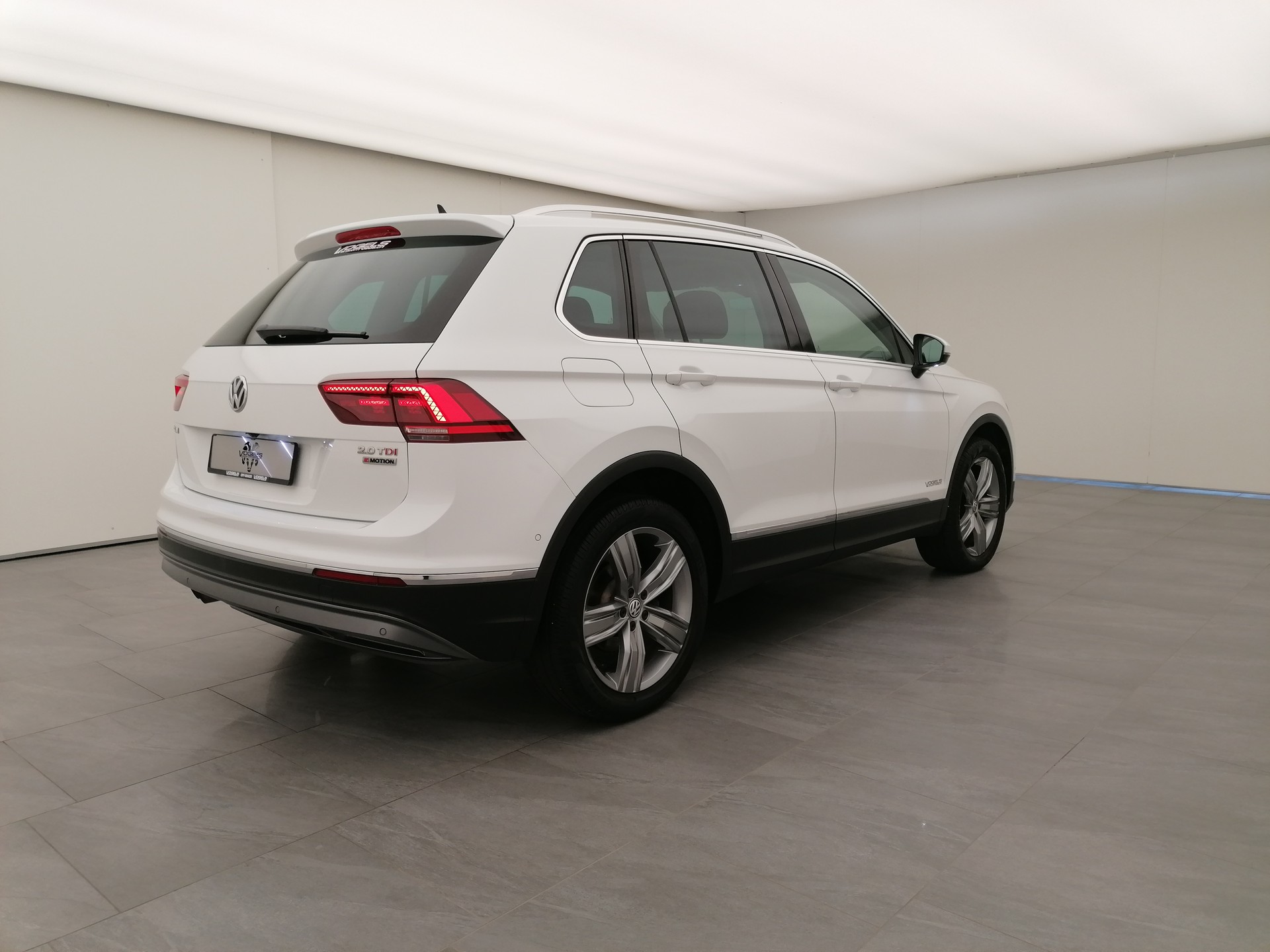 VW Tiguan 2.0 TDi Highline 4M-image-3