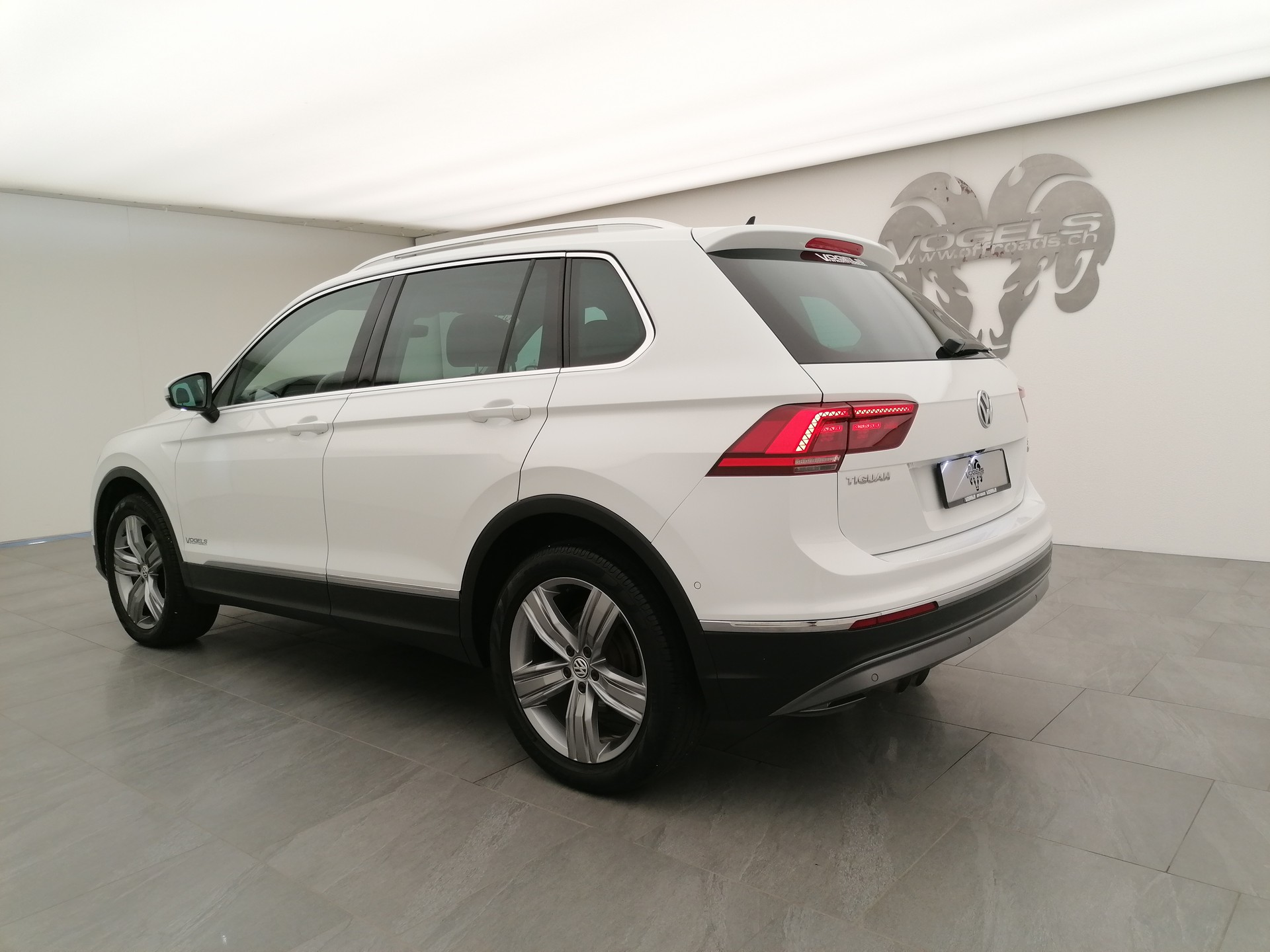 VW Tiguan 2.0 TDi Highline 4M-image-5