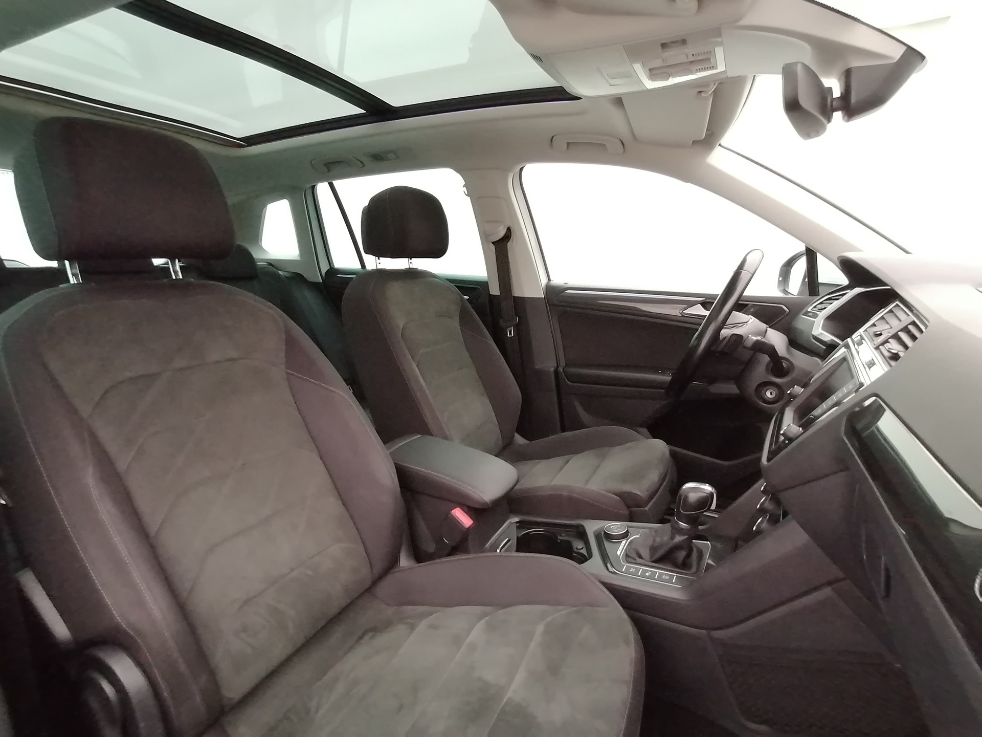 VW Tiguan 2.0 TDi Highline 4M-image-12