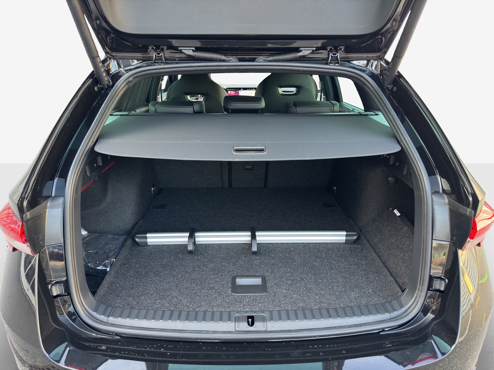SKODA Octavia Combi 1.5 TSI mHEV DSG Sport Line-image-12