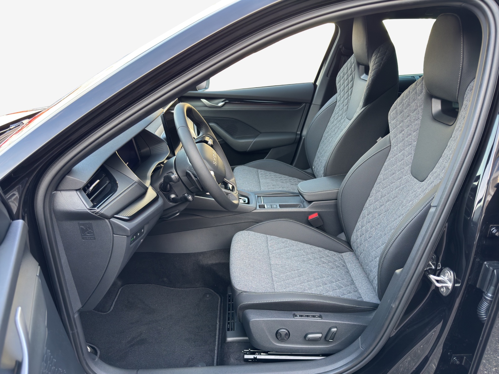 SKODA Octavia Combi 1.5 TSI mHEV DSG Sport Line-image-7