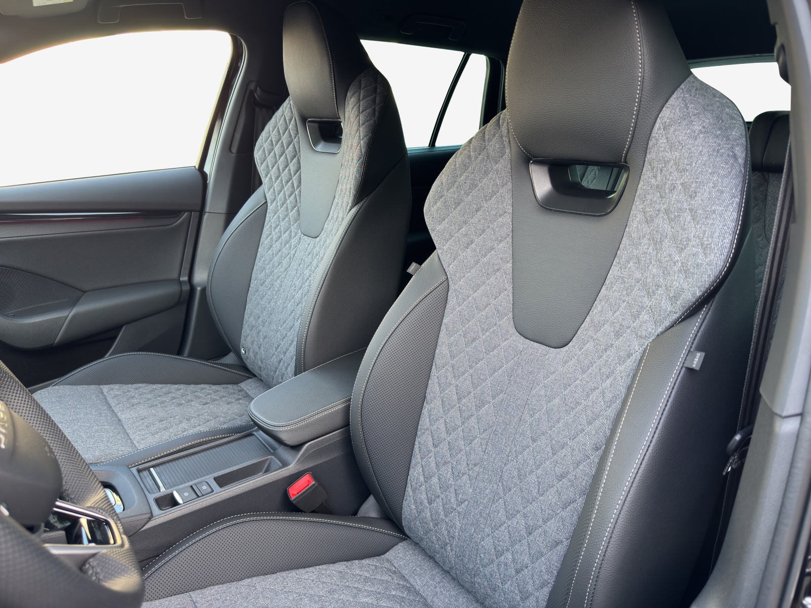SKODA Octavia Combi 1.5 TSI mHEV DSG Sport Line-image-15