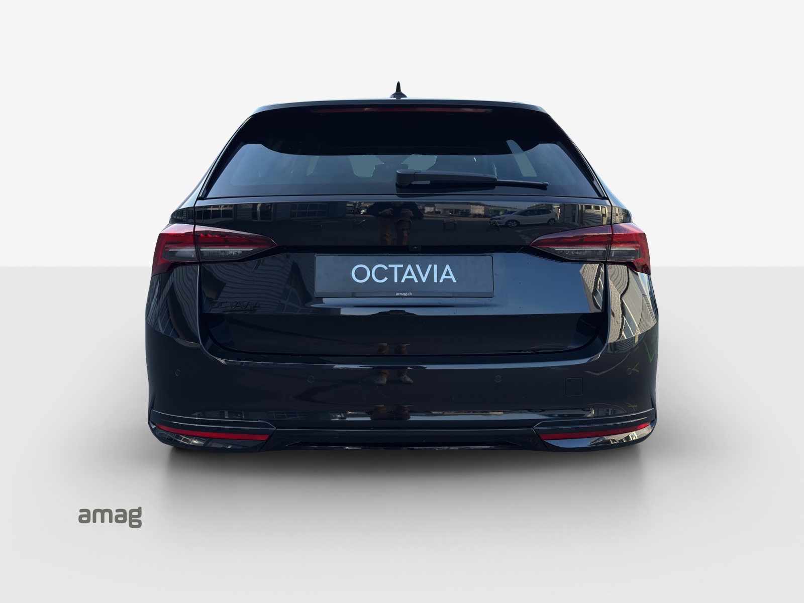 SKODA Octavia Combi 1.5 TSI mHEV DSG Sport Line-image-3