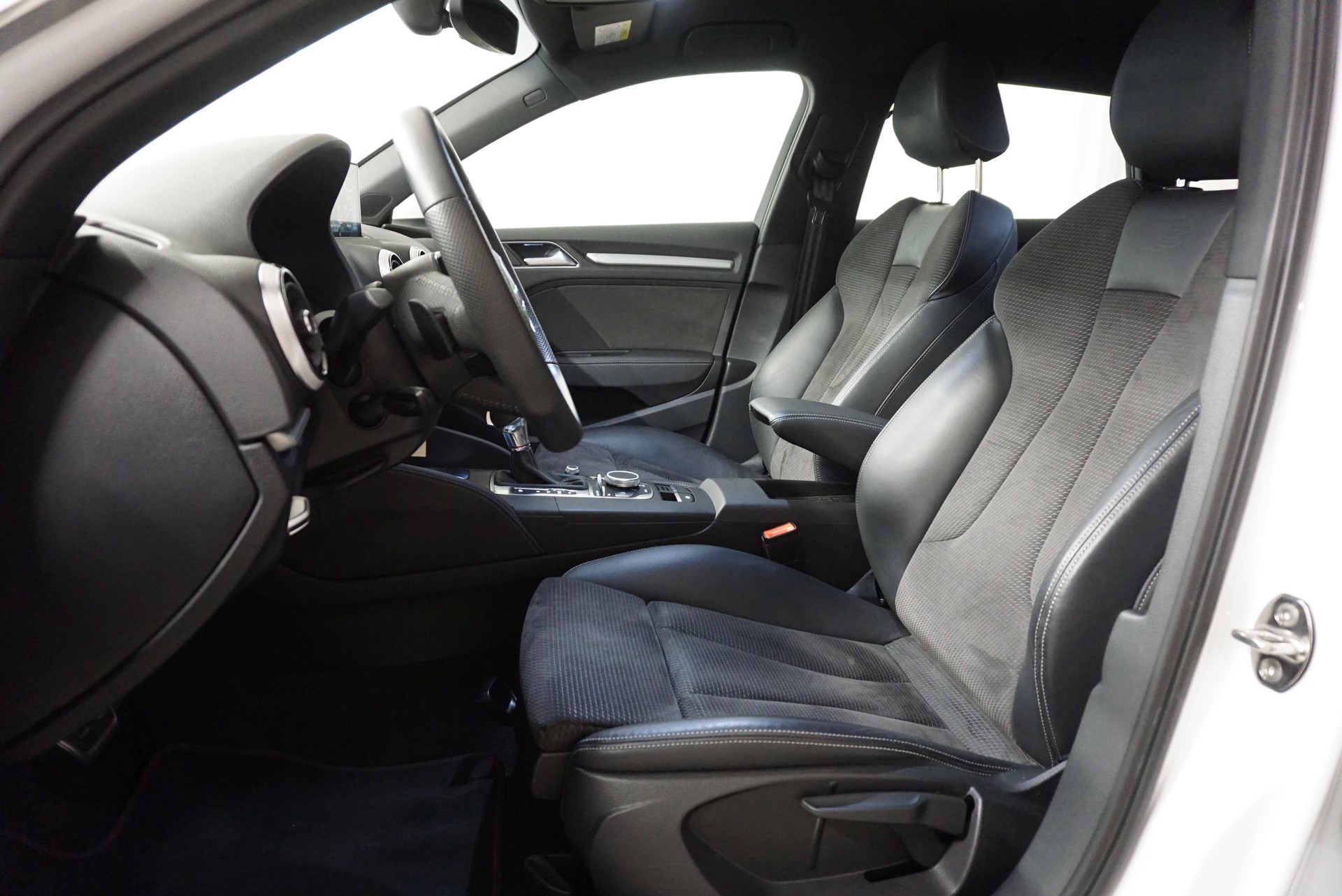 AUDI S3 Sportback 2.0 TFSI quattro S-tronic-image-6