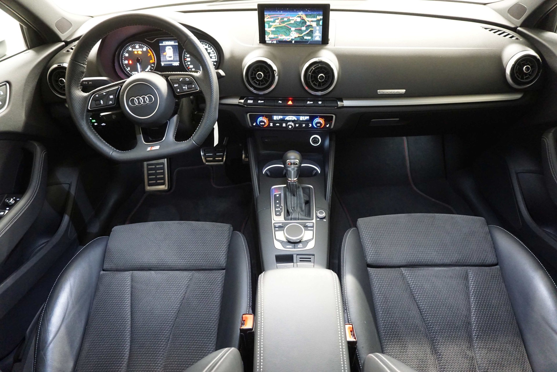 AUDI S3 Sportback 2.0 TFSI quattro S-tronic-image-7