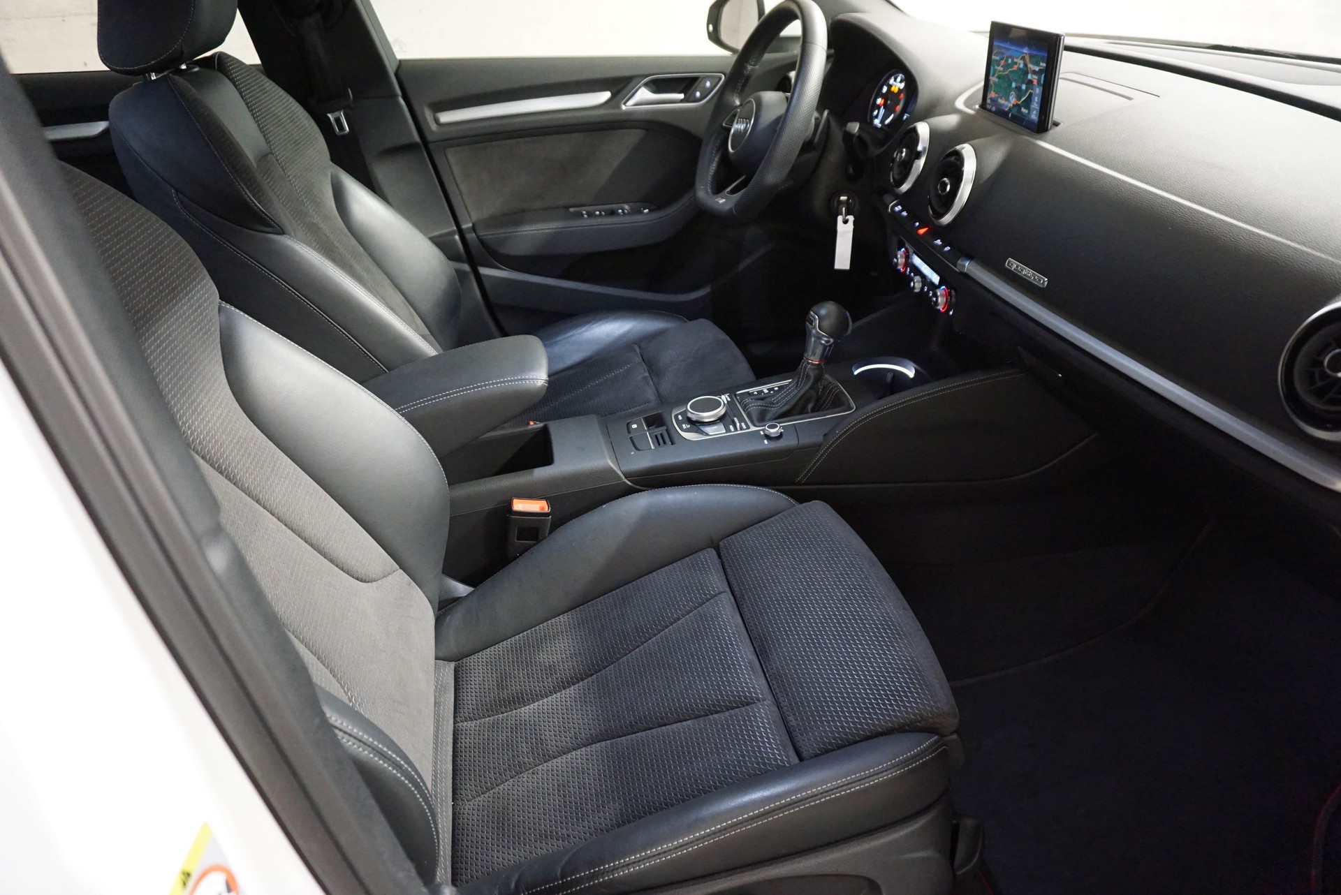 AUDI S3 Sportback 2.0 TFSI quattro S-tronic-image-8