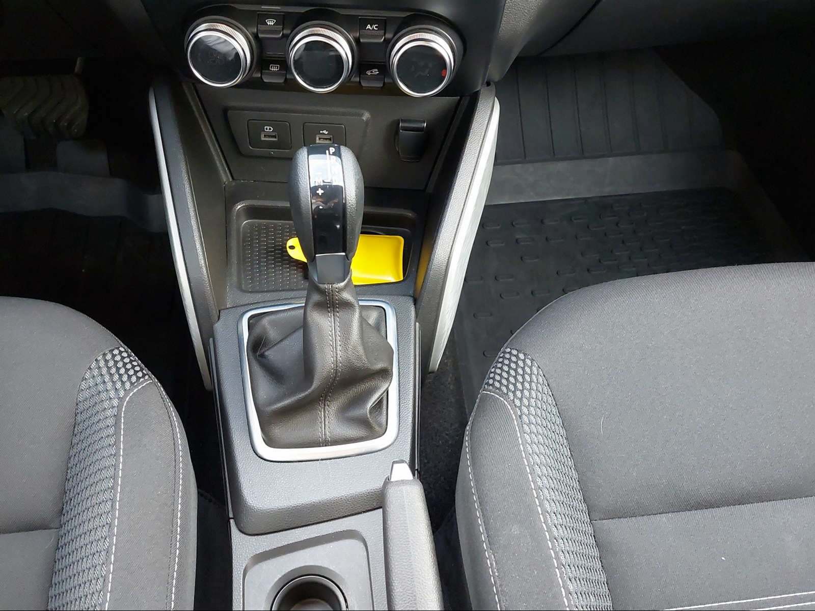 DACIA Duster 1.3 TCe 150 Prestige EDC-image-10