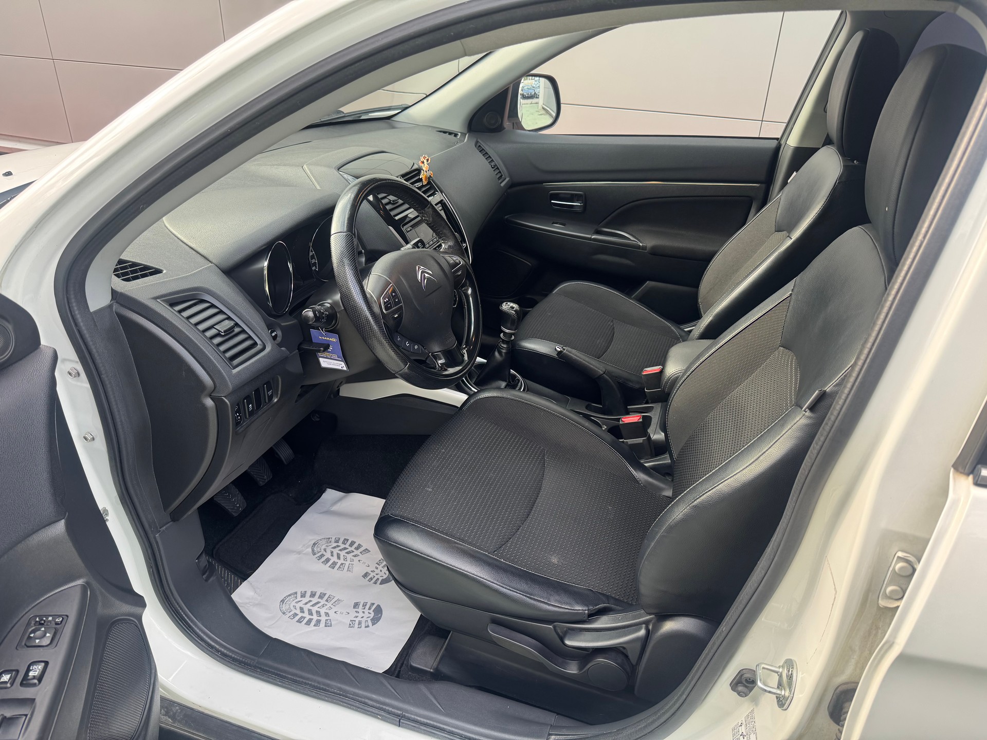 CITROEN C4 Aircross 1.8 HDi Séduction 2WD-image-8