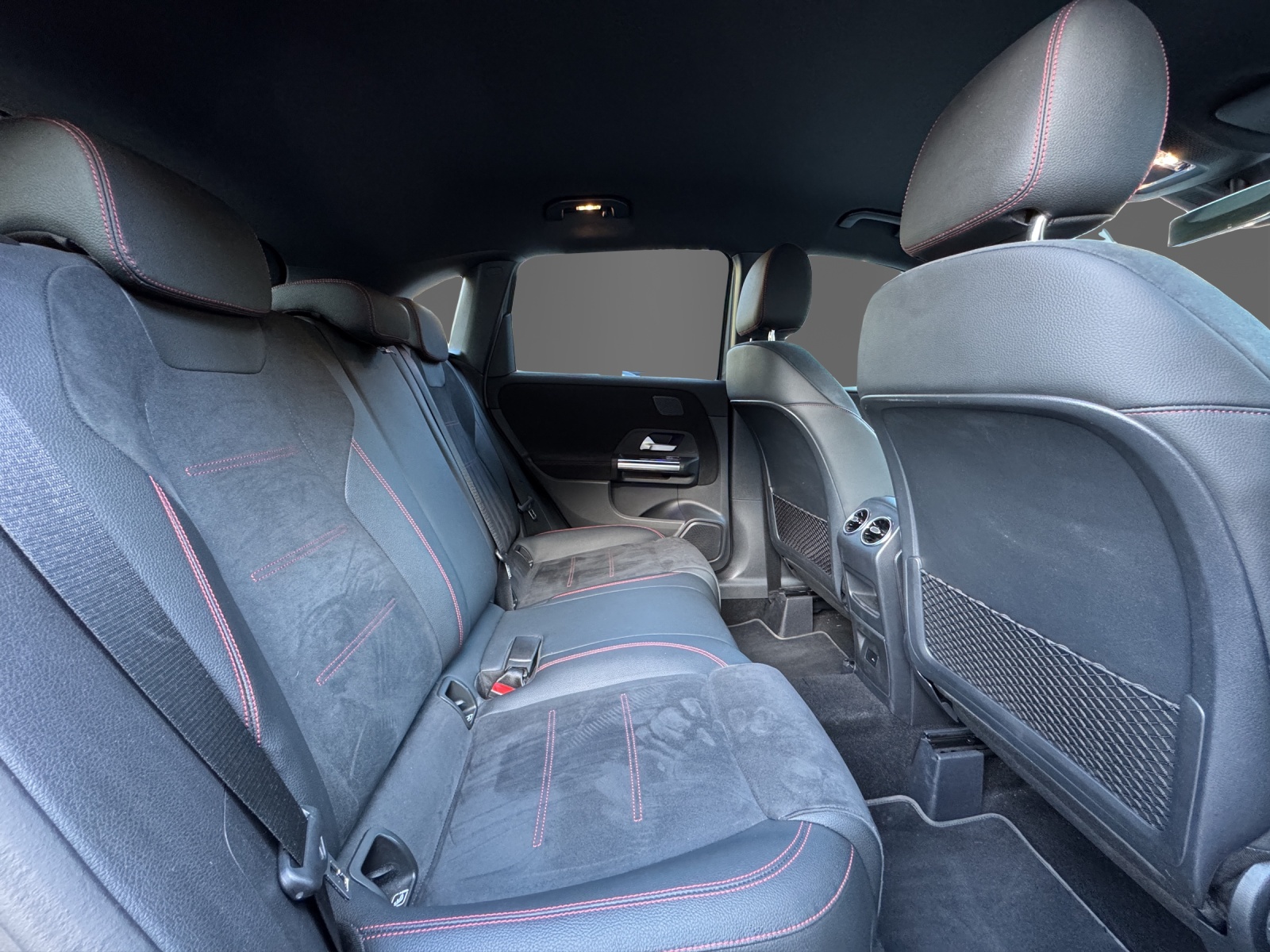 MERCEDES-BENZ B 200 d 4Matic AMG Line-image-18