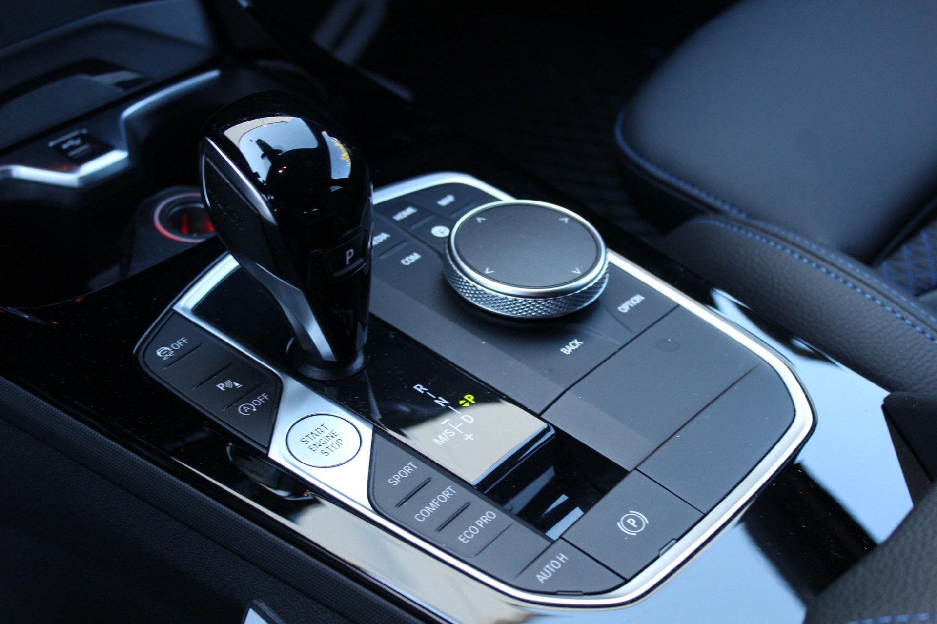 BMW 118i-image-8