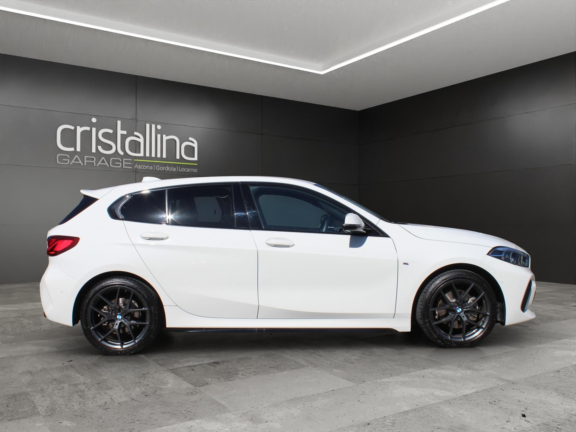 BMW 118i-image-4
