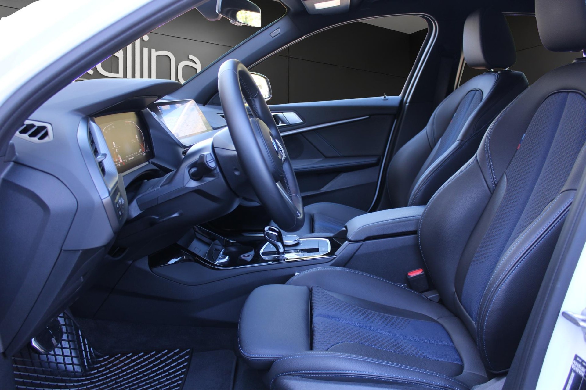 BMW 118i-image-6