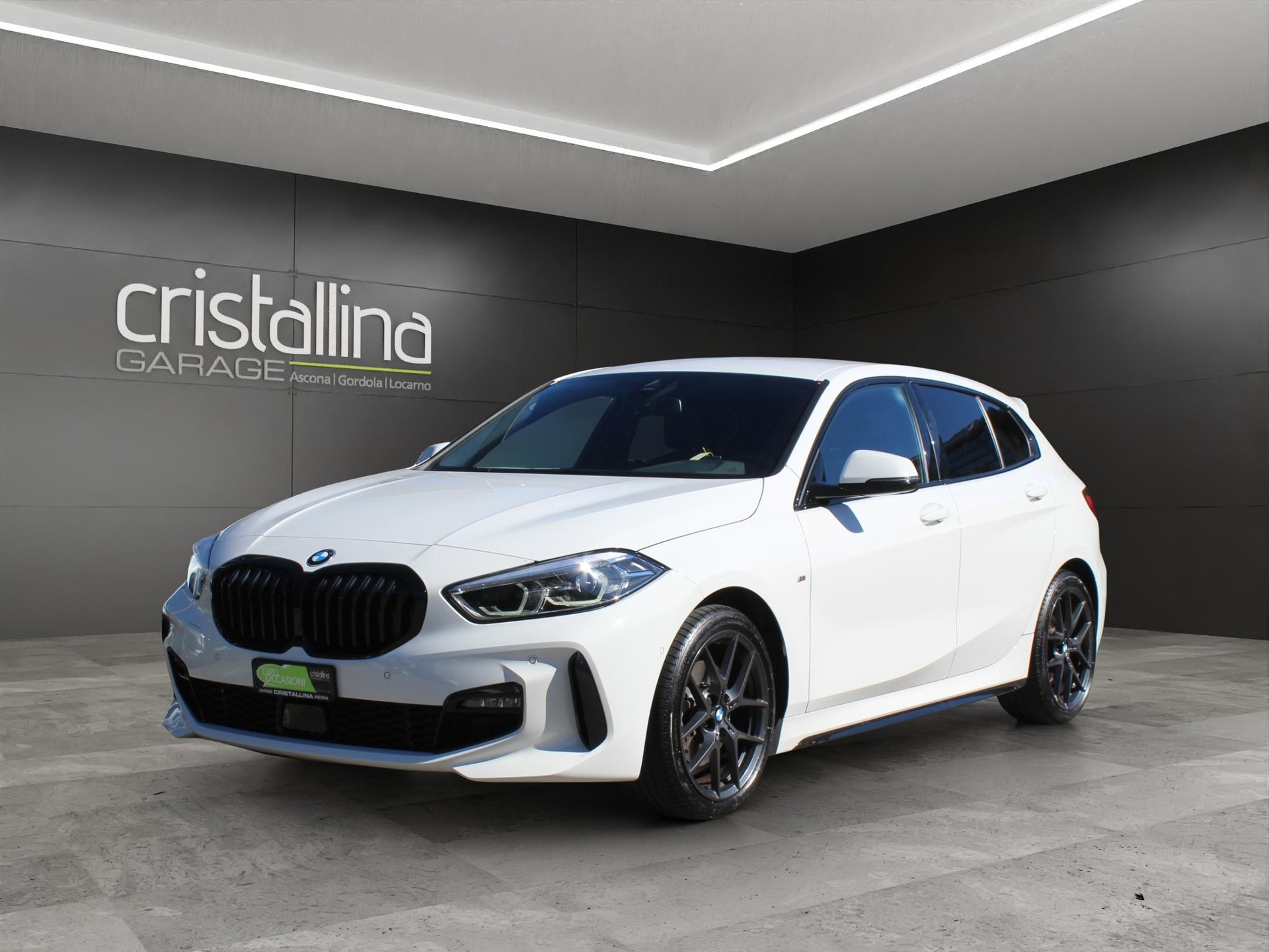 BMW 118i-image-0