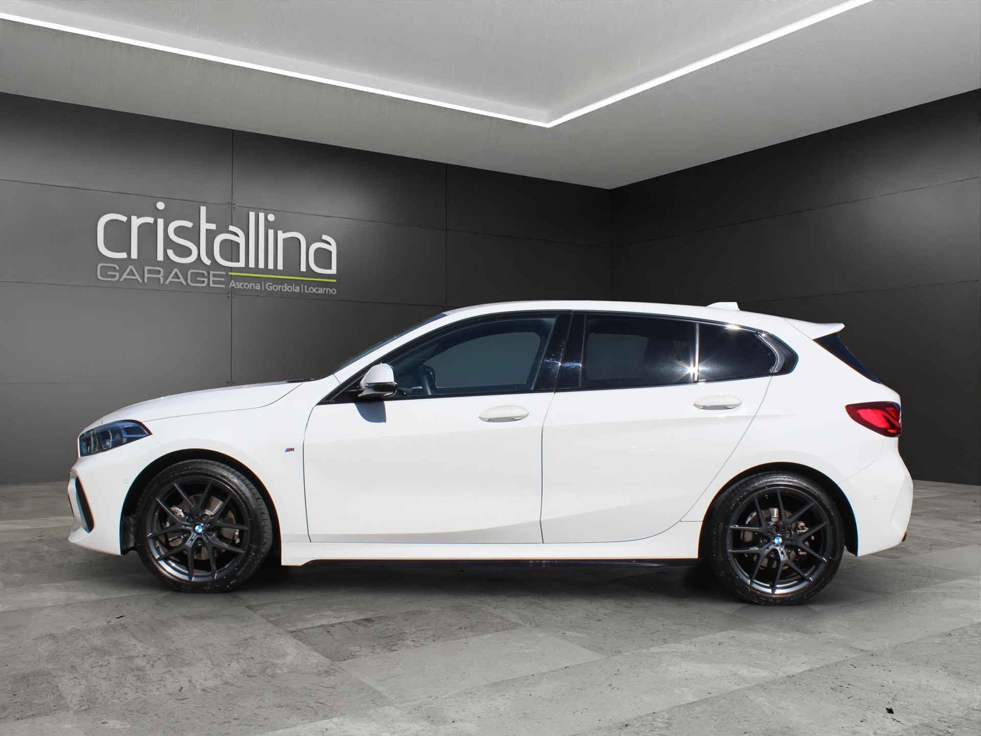 BMW 118i-image-1