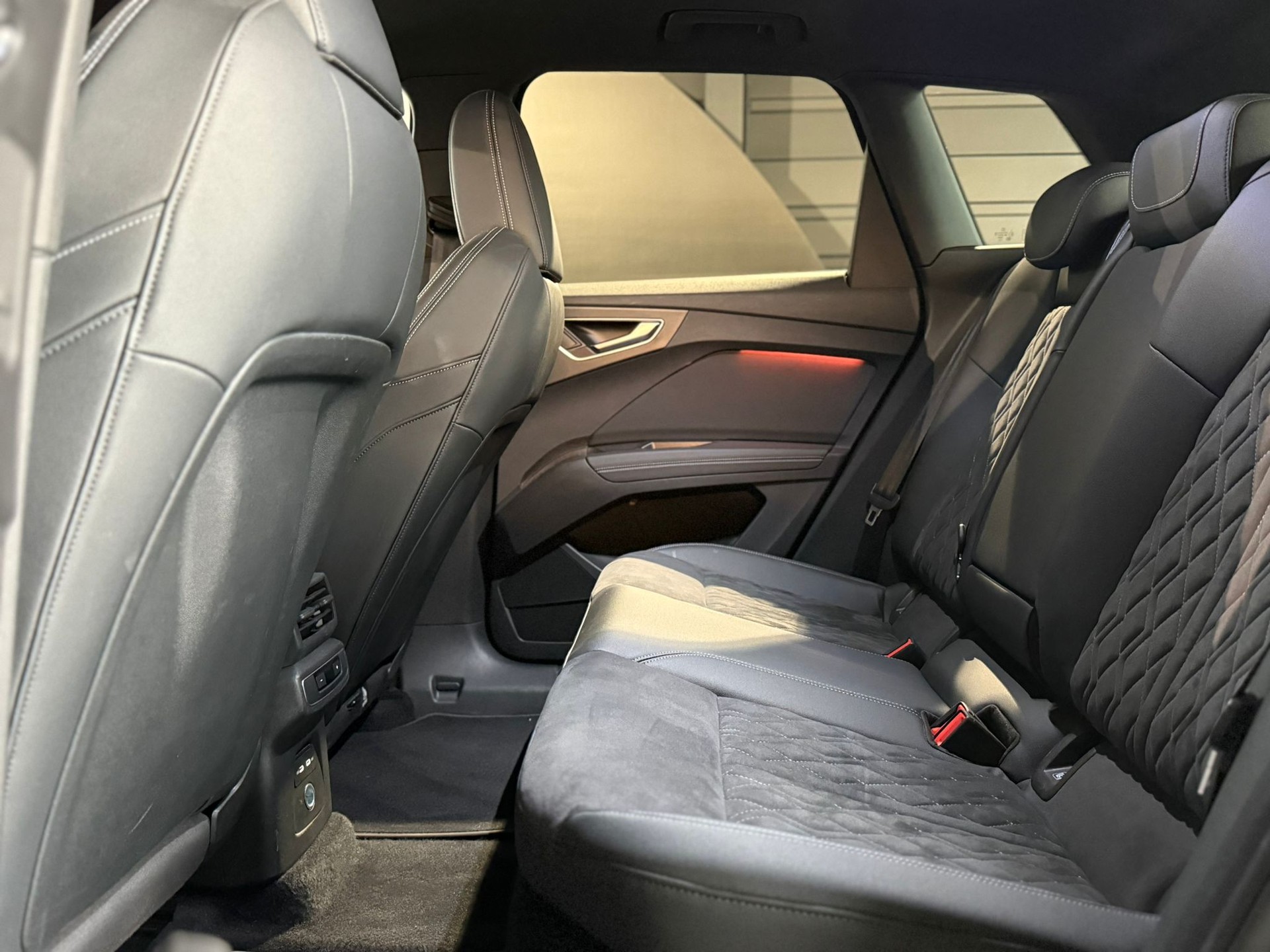 AUDI Q4 e-tron 40-image-6