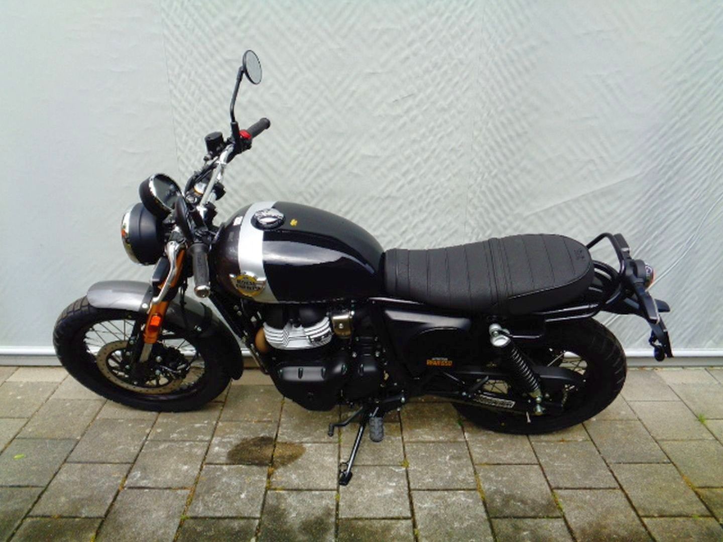 ROYAL ENFIELD BEAR 650-showroom-element-1