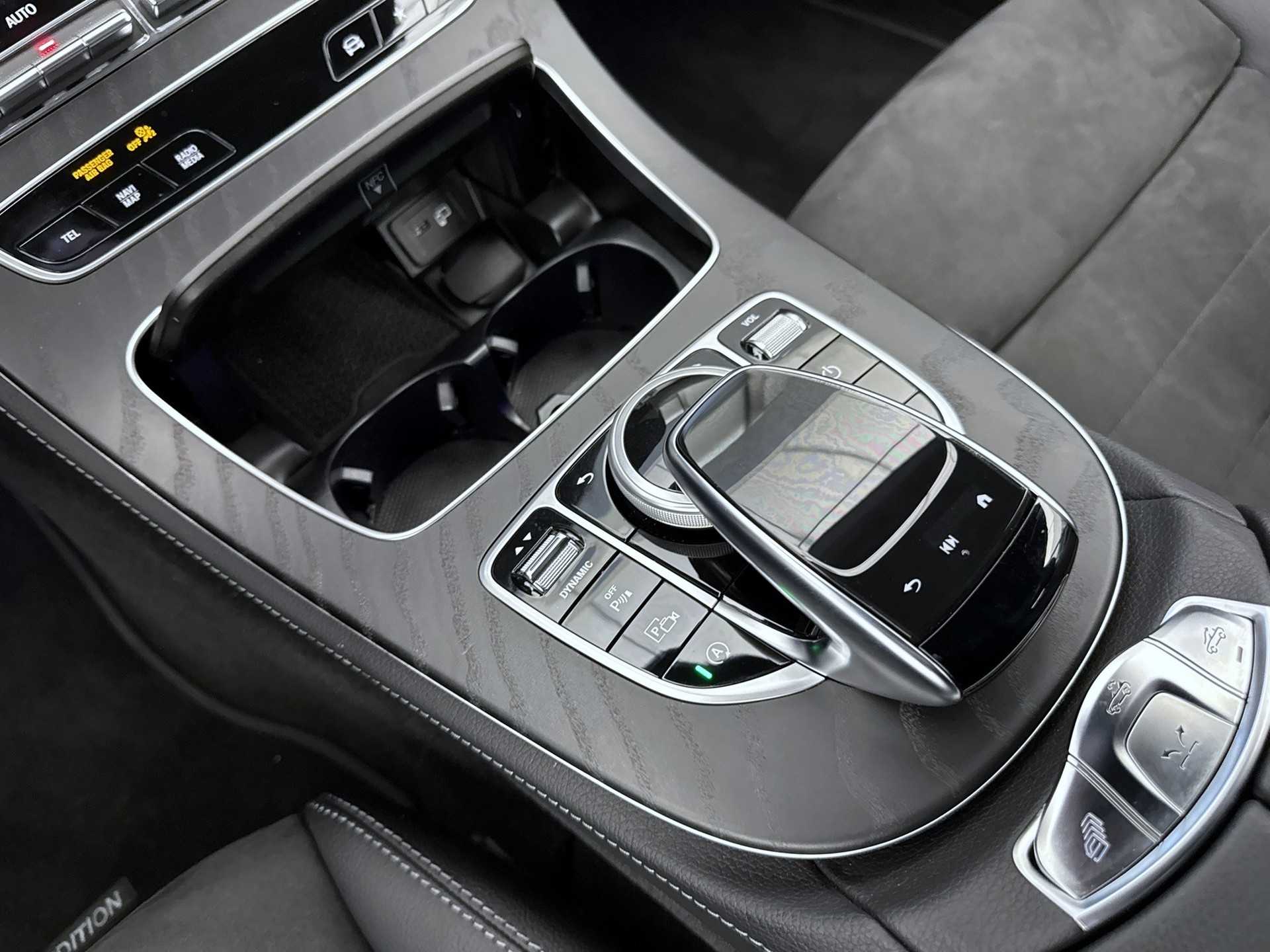 MERCEDES-BENZ E 200 Cabriolet 4Matic Avantgarde 9G-Tronic-image-10