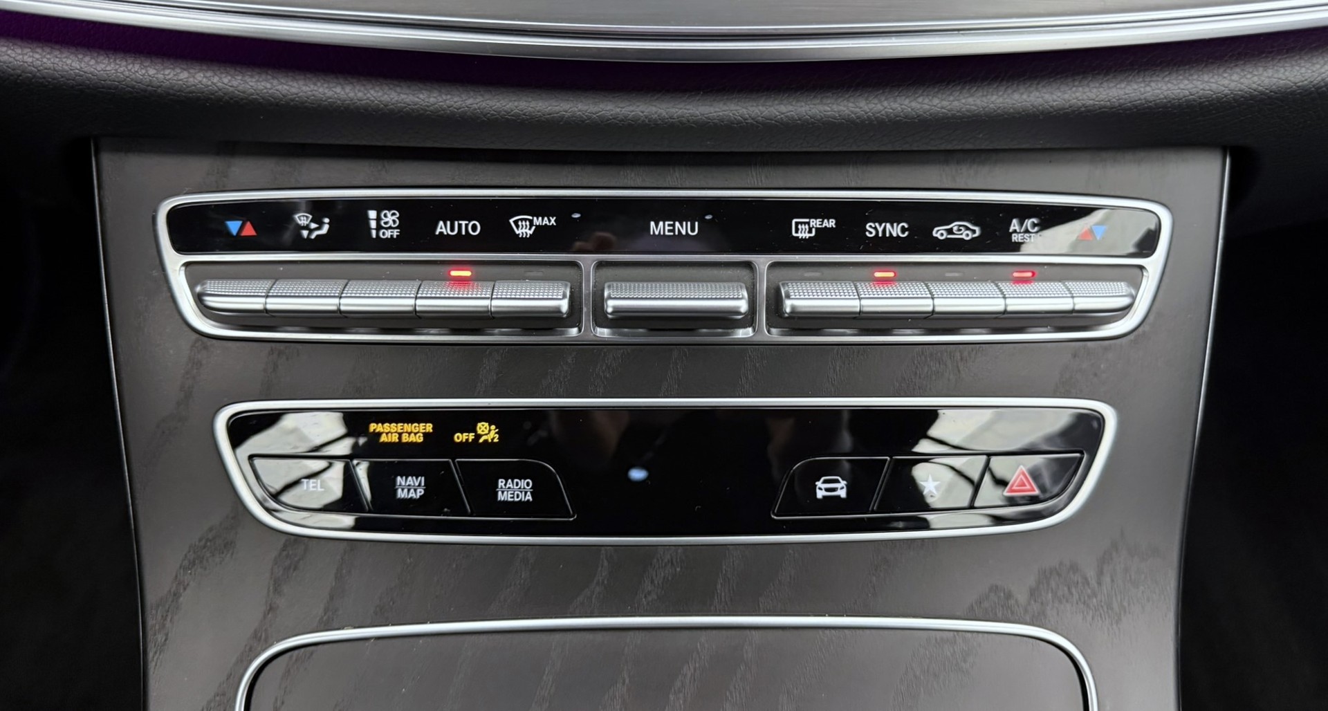 MERCEDES-BENZ E 200 Cabriolet 4Matic Avantgarde 9G-Tronic-image-12