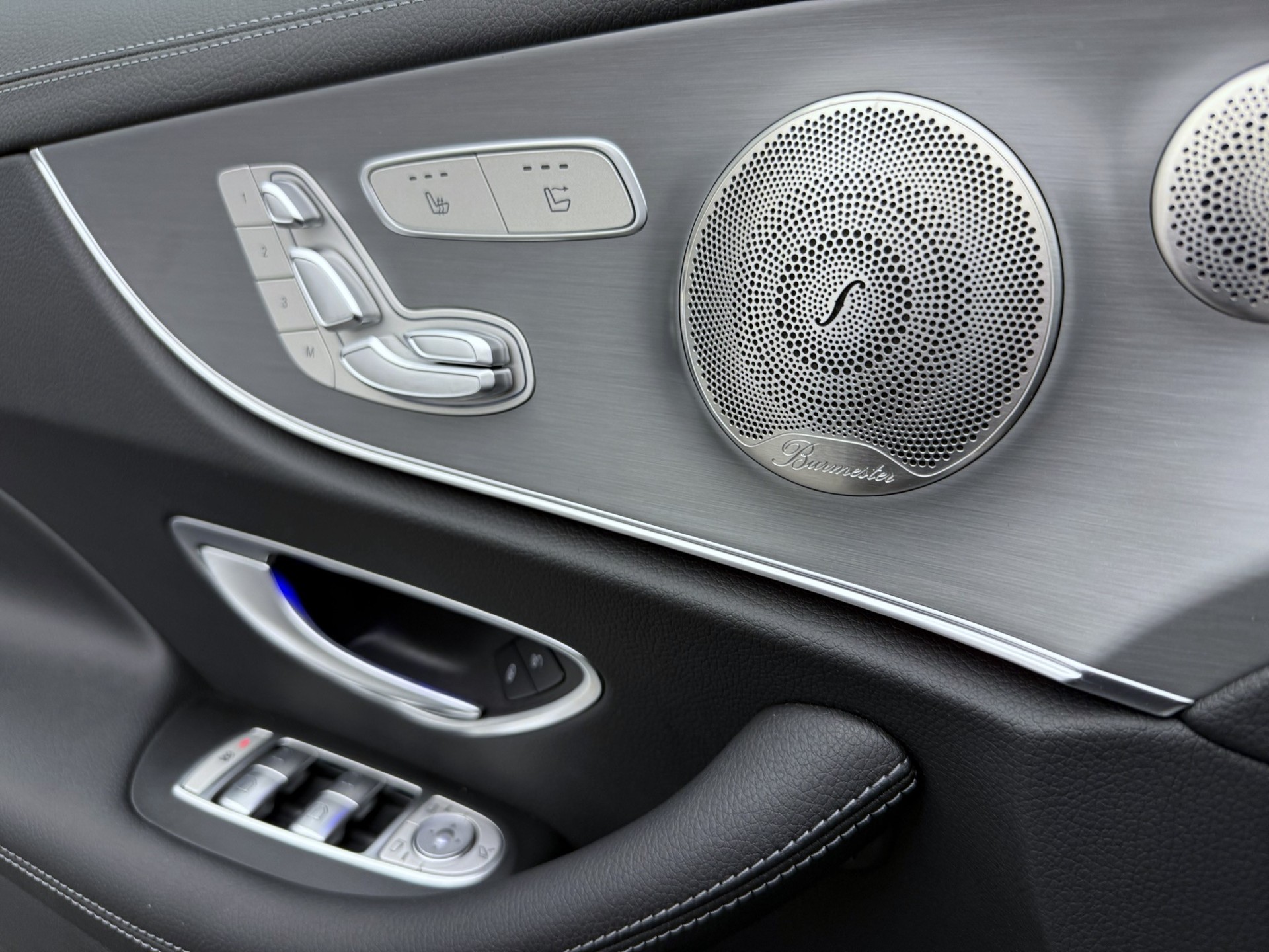 MERCEDES-BENZ E 200 Cabriolet 4Matic Avantgarde 9G-Tronic-image-5