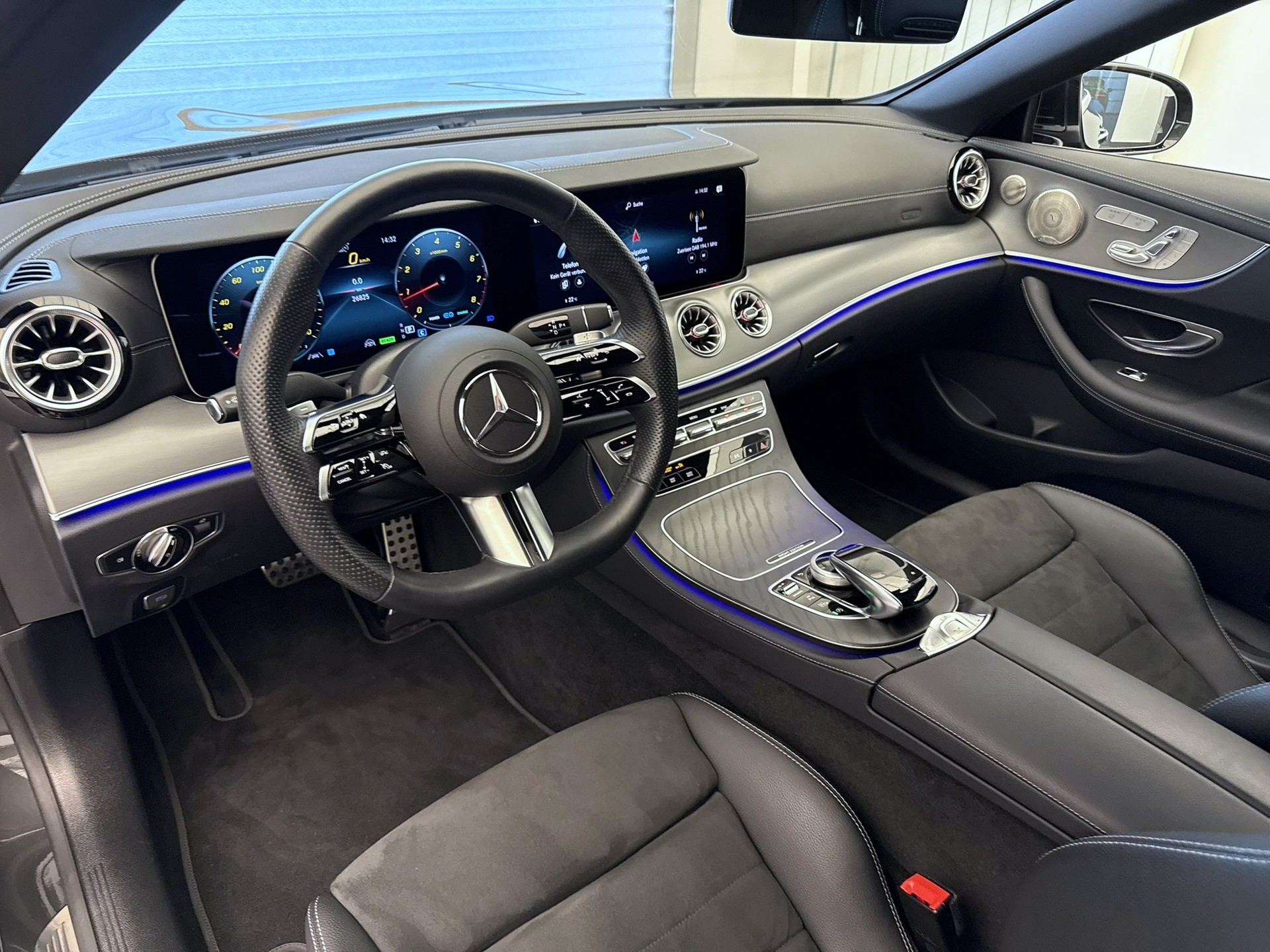 MERCEDES-BENZ E 200 Cabriolet 4Matic Avantgarde 9G-Tronic-image-7