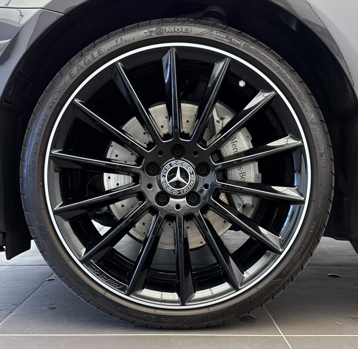 MERCEDES-BENZ E 200 Cabriolet 4Matic Avantgarde 9G-Tronic-image-3