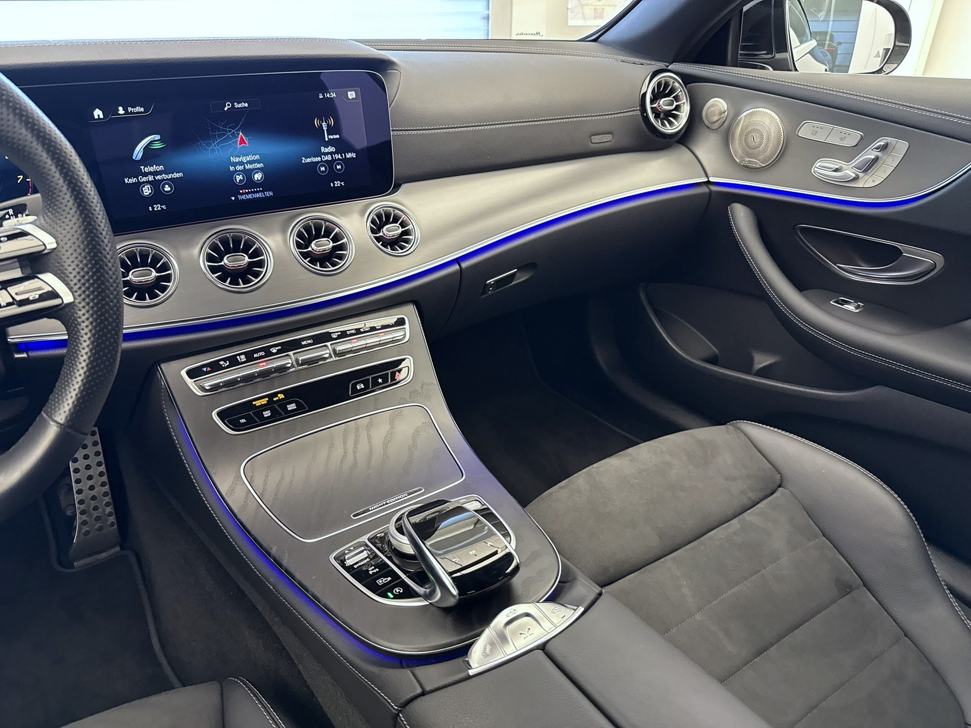 MERCEDES-BENZ E 200 Cabriolet 4Matic Avantgarde 9G-Tronic-image-16