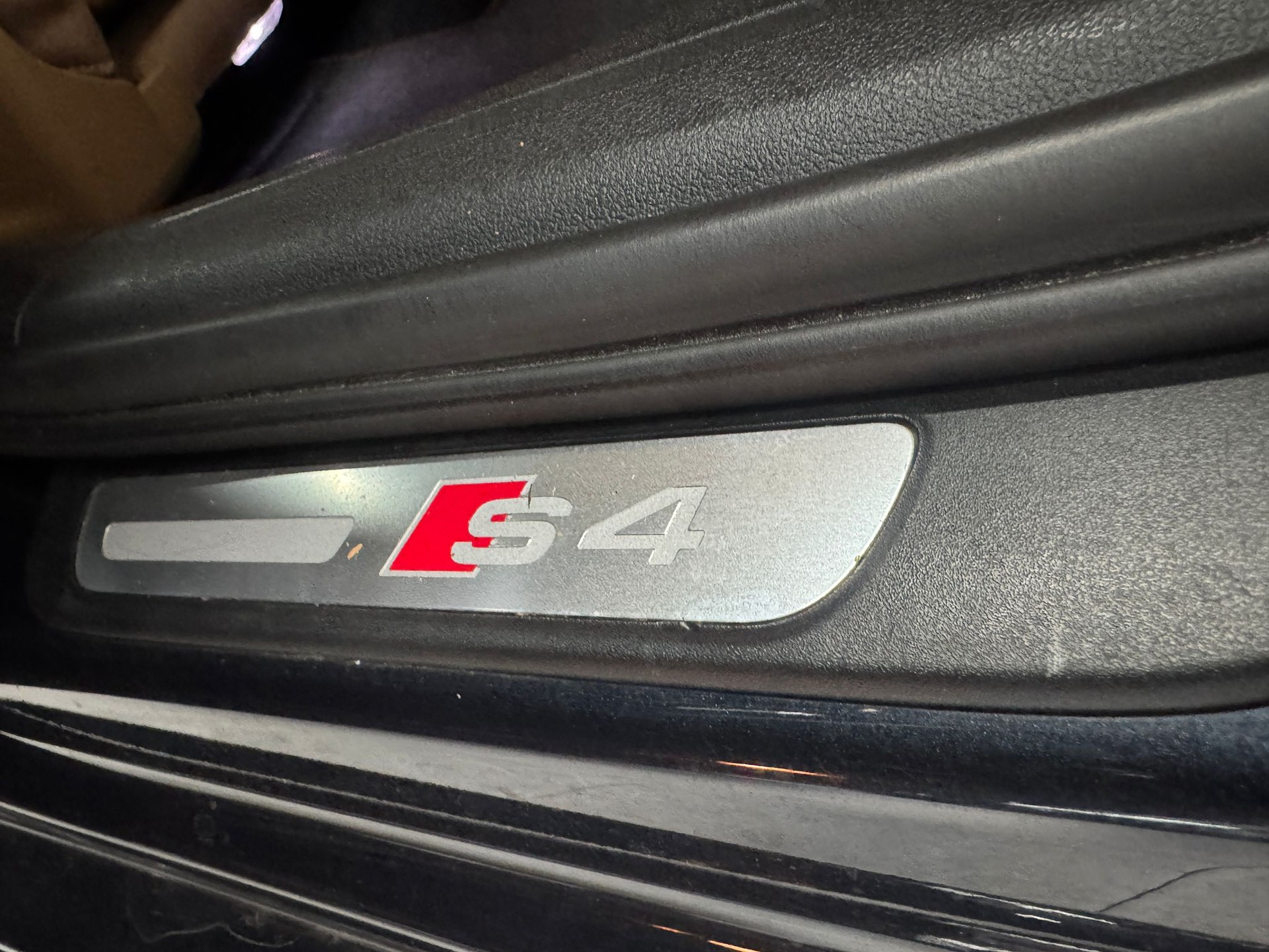 AUDI S4 Avant 3.0 TFSI quattro S-tronic-image-14