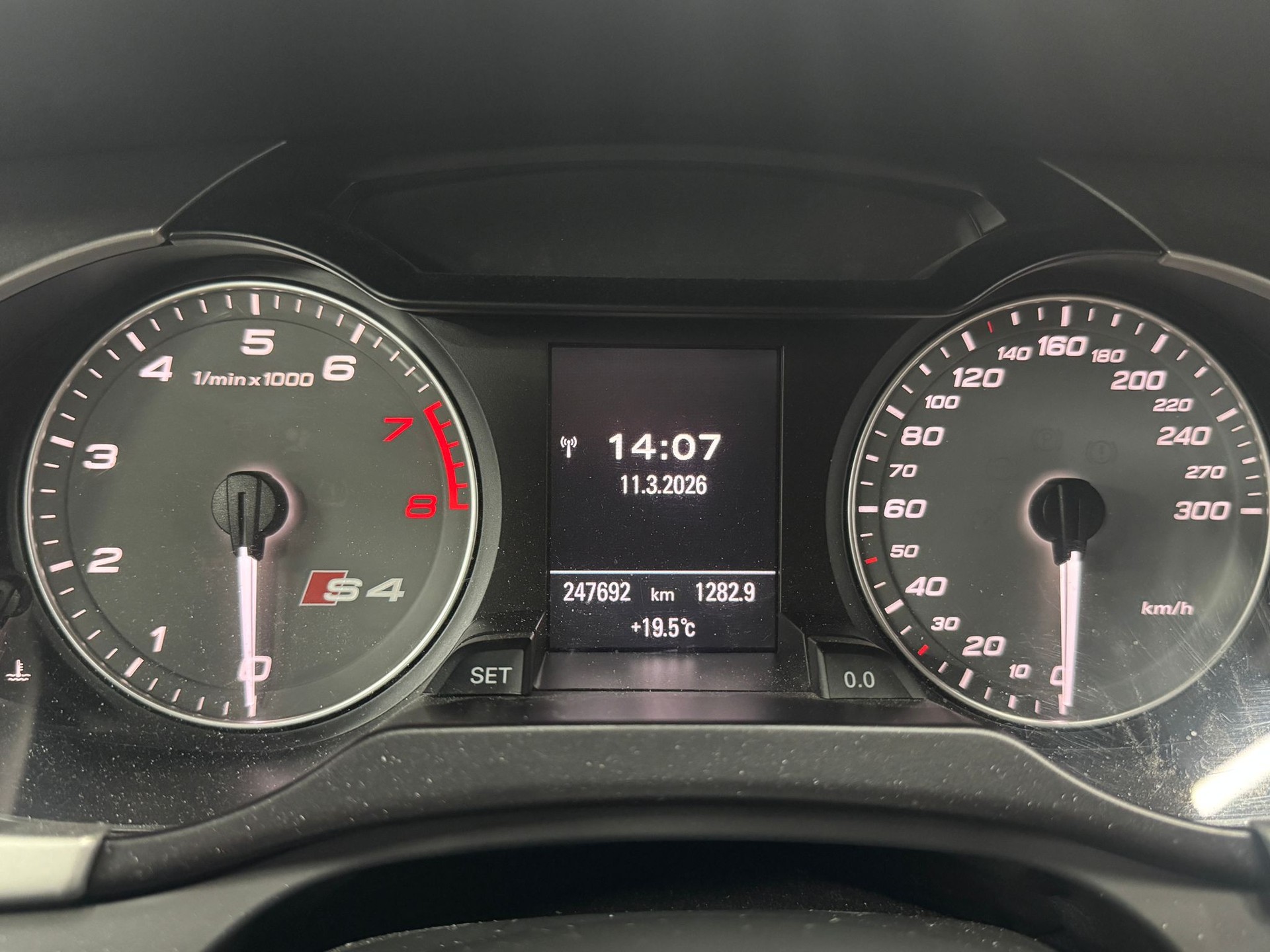 AUDI S4 Avant 3.0 TFSI quattro S-tronic-image-11