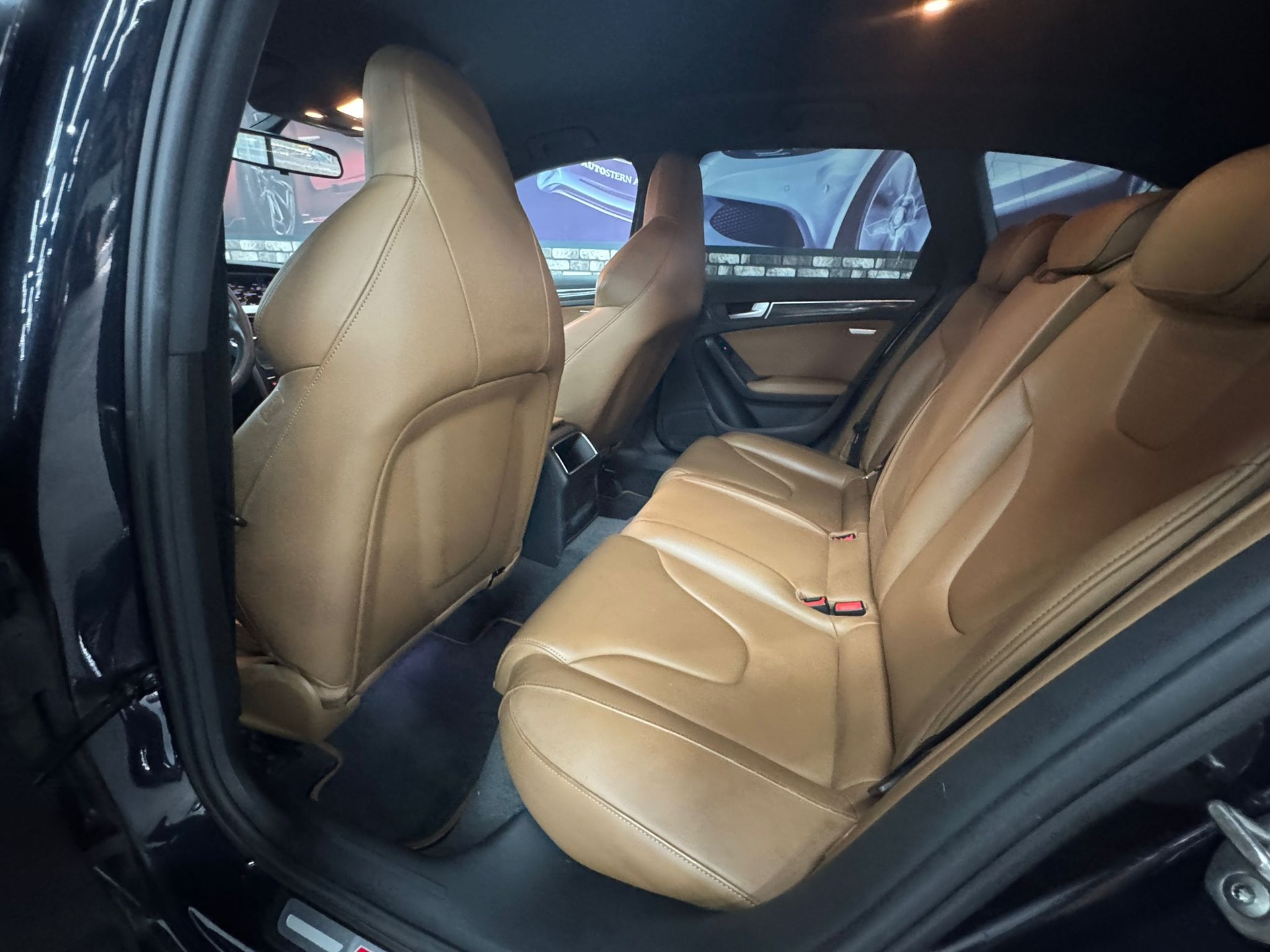 AUDI S4 Avant 3.0 TFSI quattro S-tronic-image-13