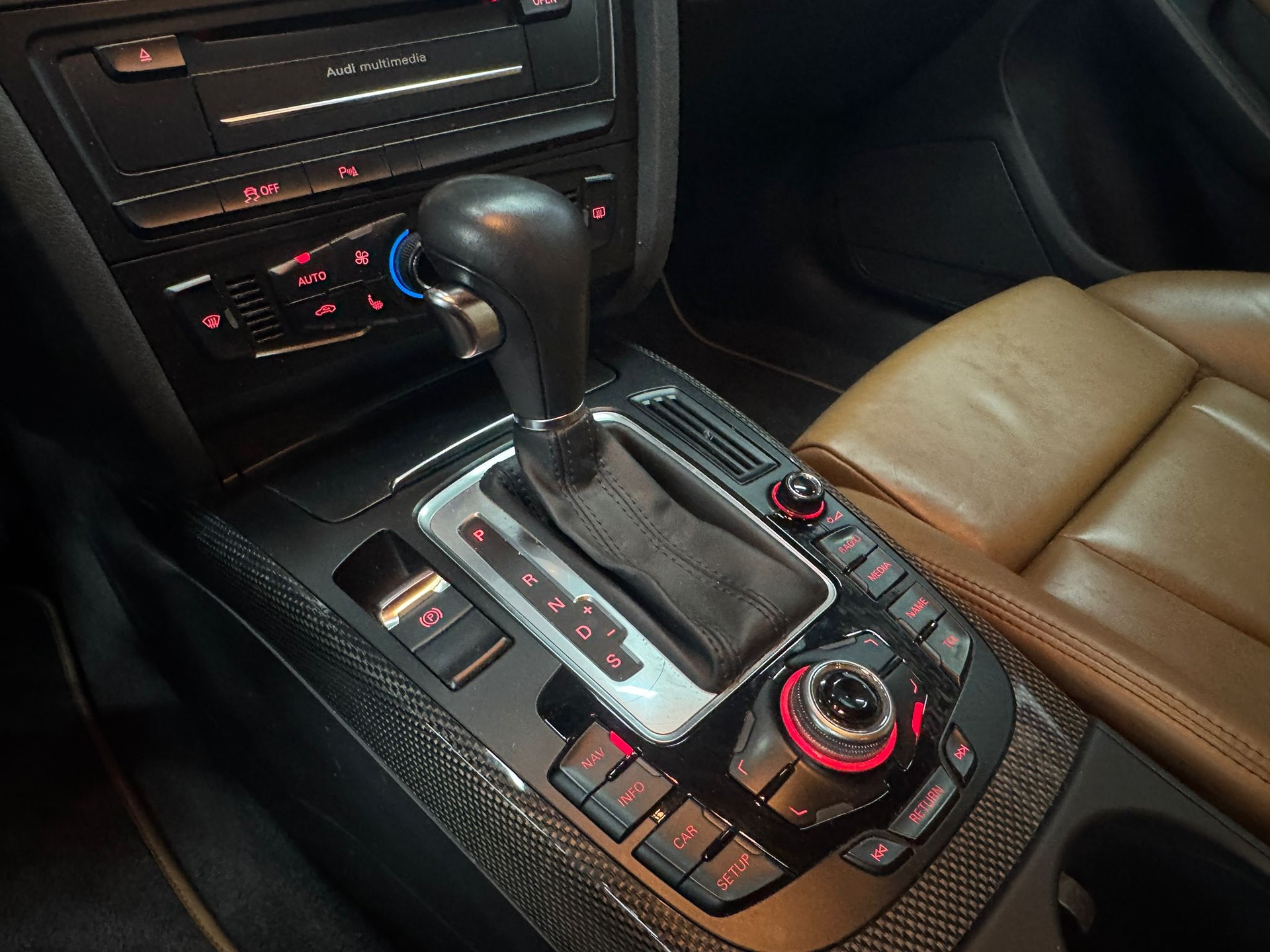 AUDI S4 Avant 3.0 TFSI quattro S-tronic-image-10