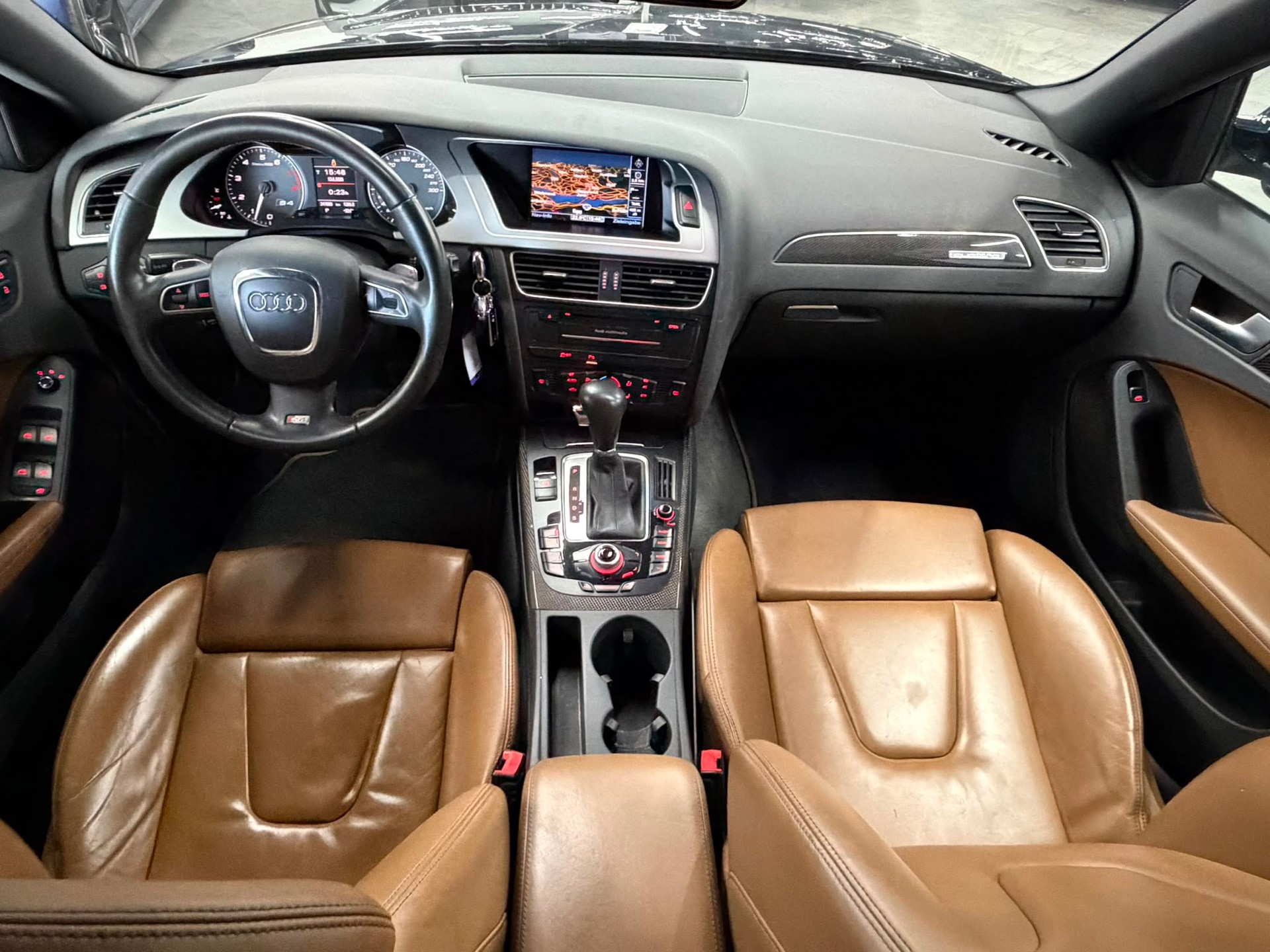 AUDI S4 Avant 3.0 TFSI quattro S-tronic-image-8
