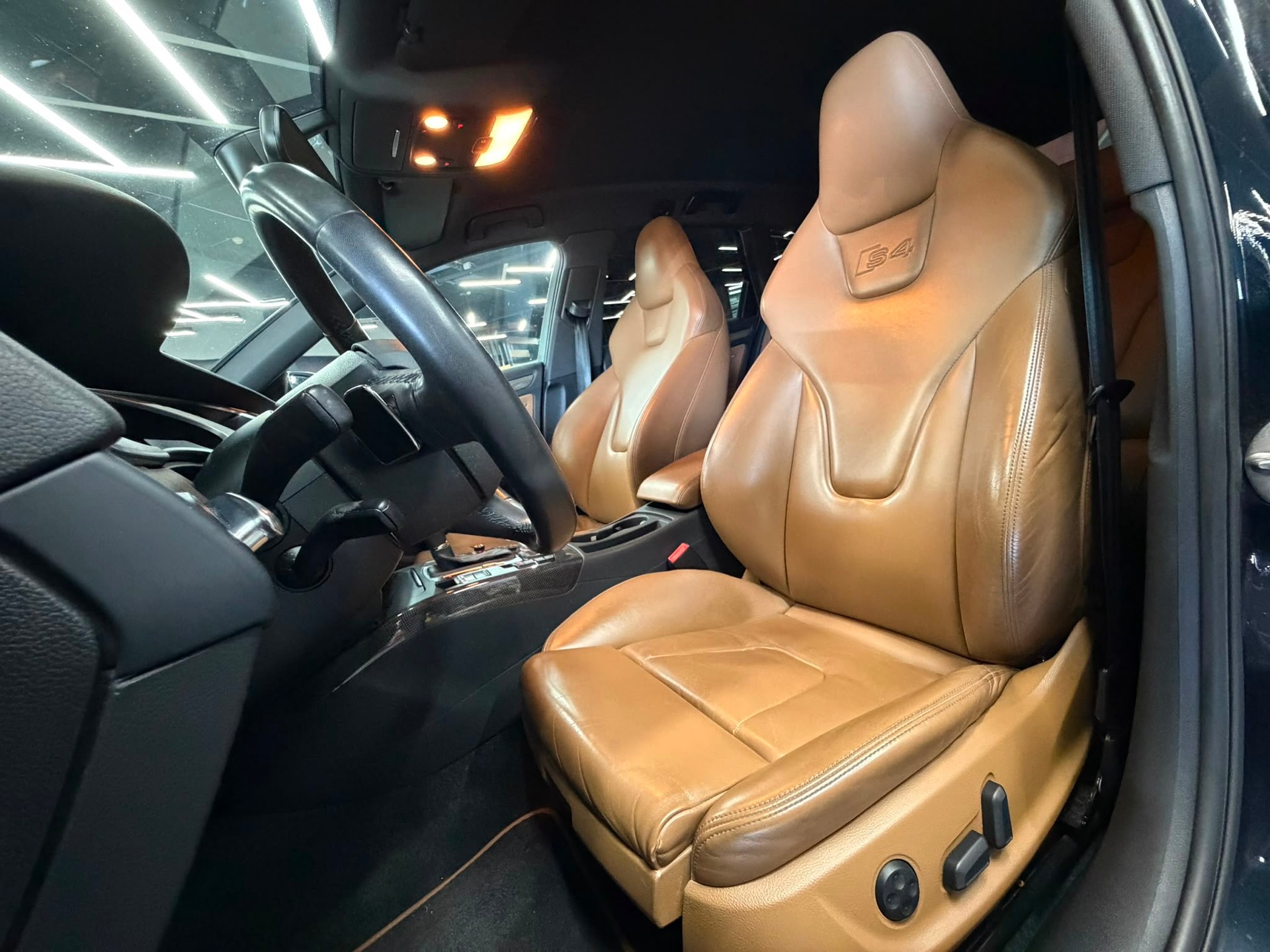 AUDI S4 Avant 3.0 TFSI quattro S-tronic-image-6