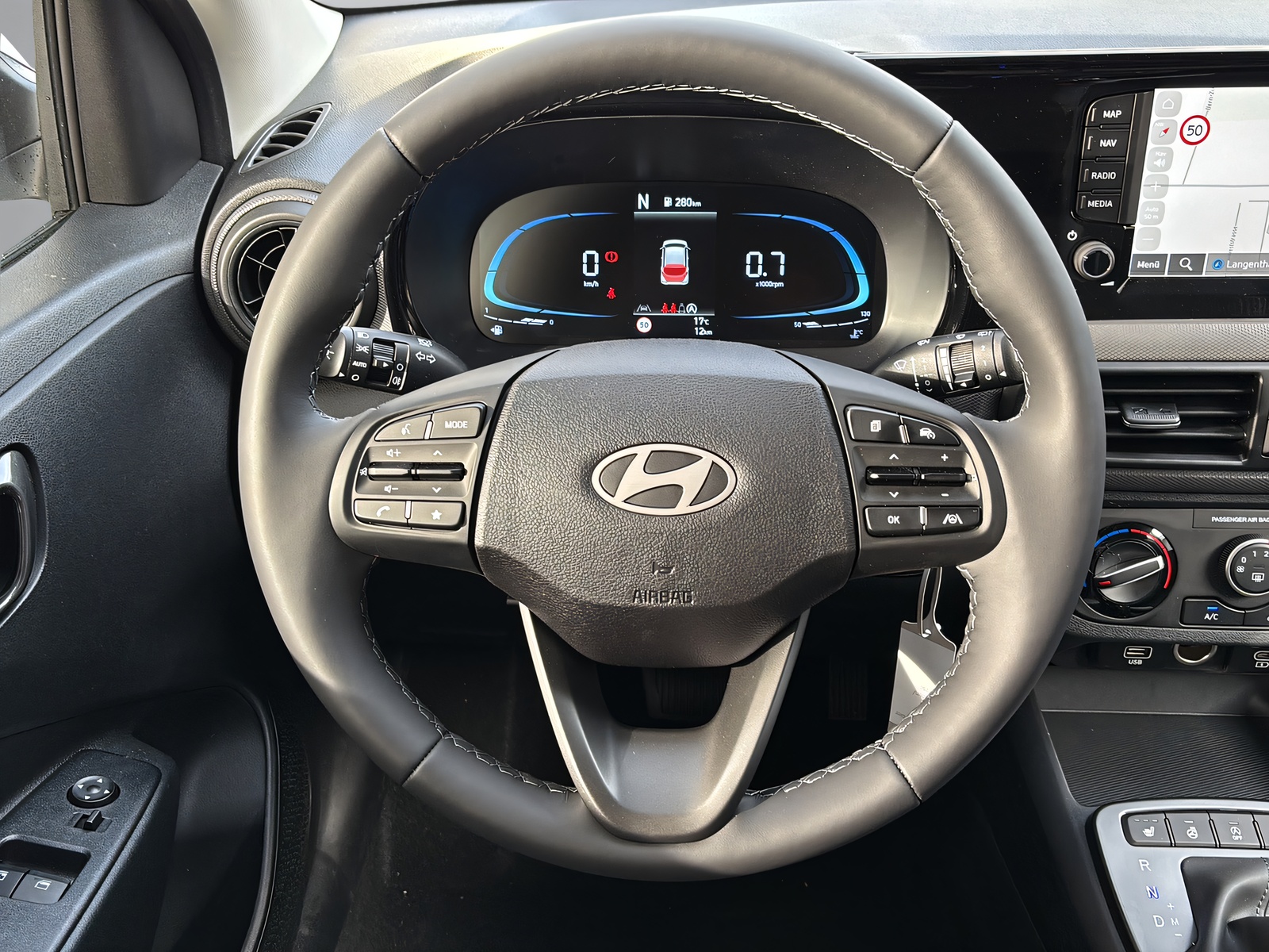 HYUNDAI i10 1.2 Amplia-image-13