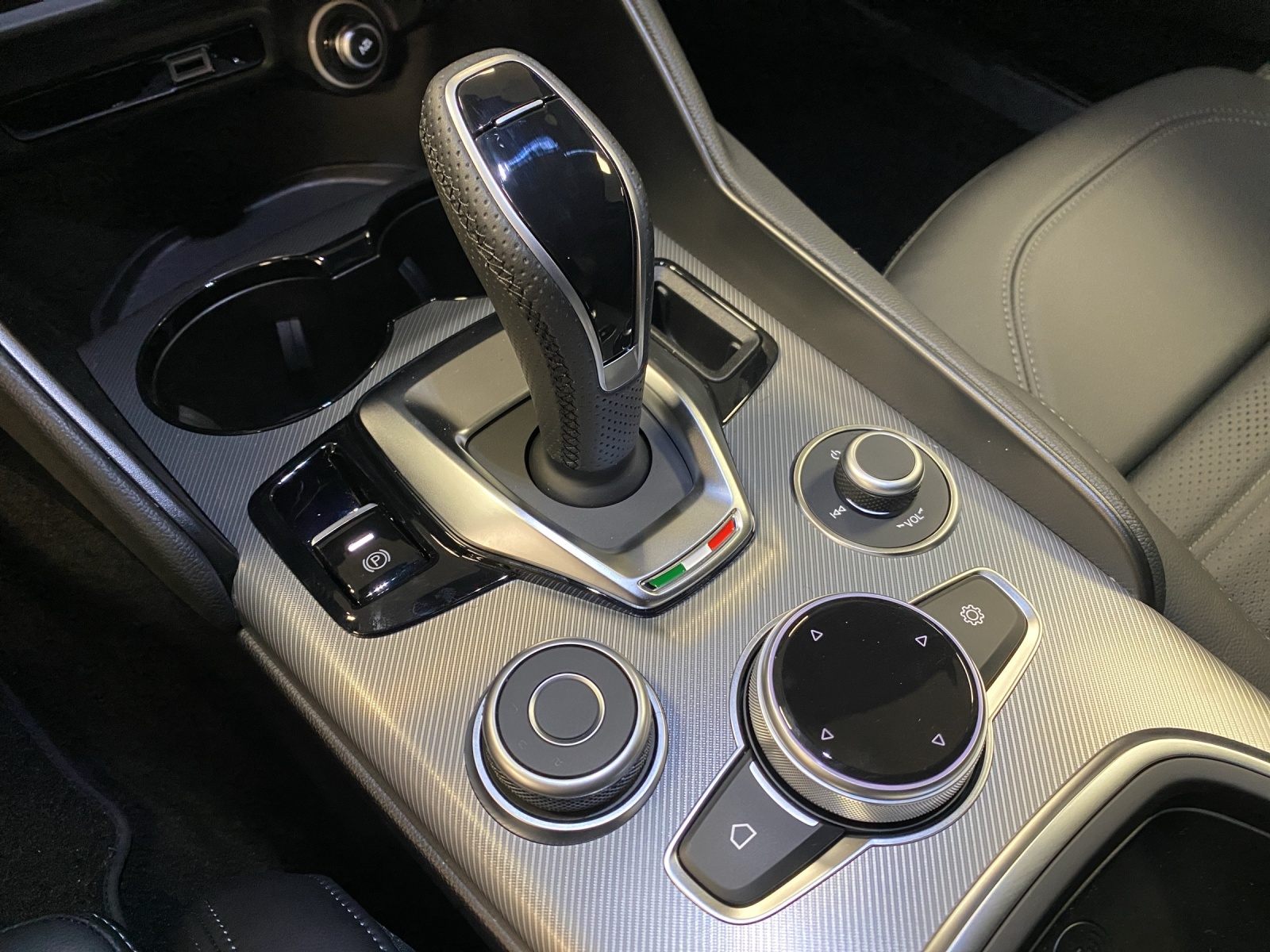 ALFA ROMEO Giulia 2.0 Q4 280 Veloce P-image-11
