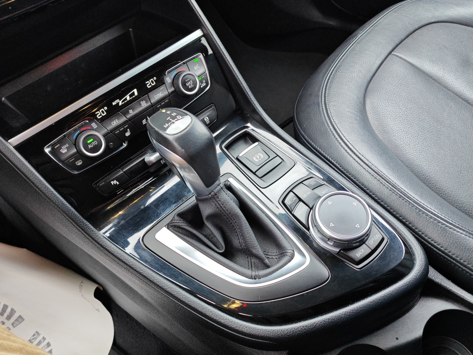 BMW 220d xDrive Active Tourer Steptronic [Expertise du jour + Garantie 12 mois + Service & Immat. Offerts]-image-14