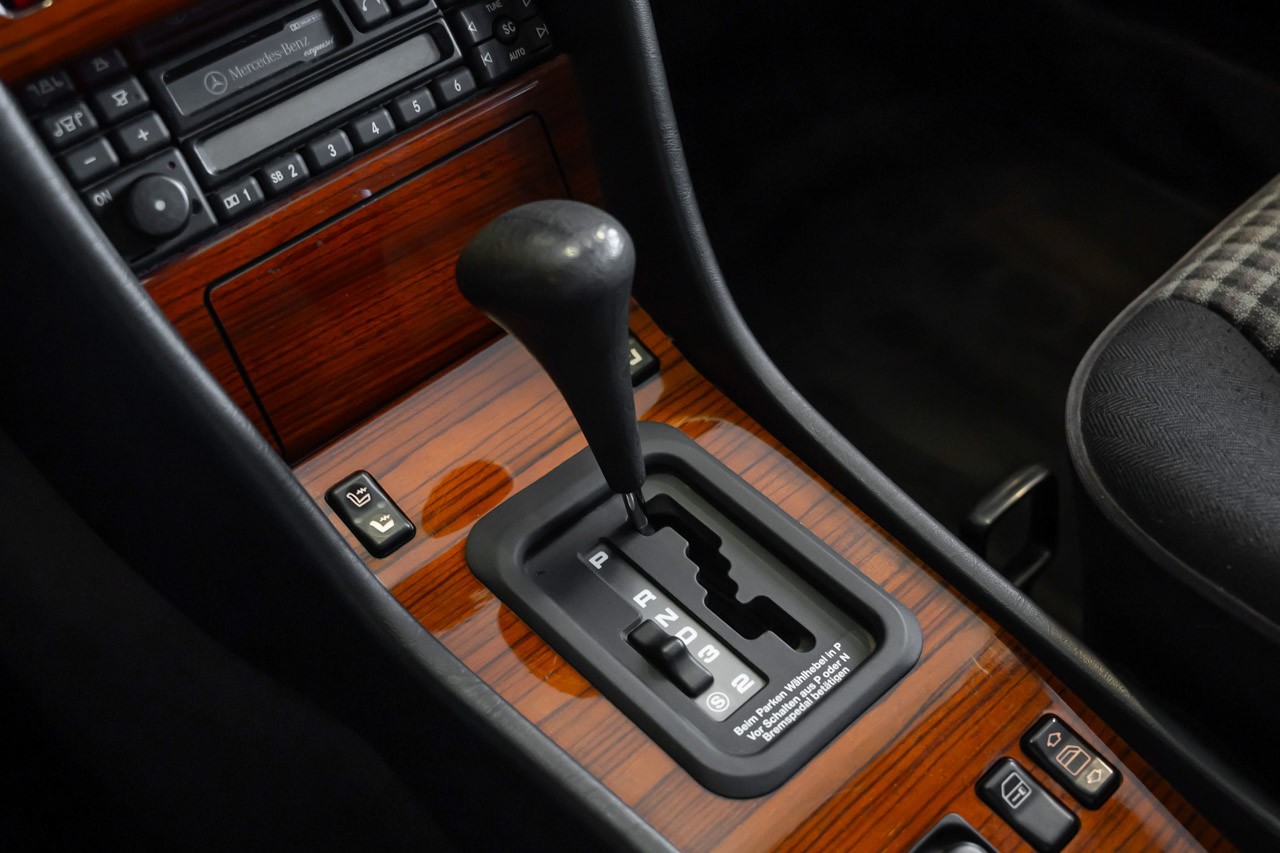MERCEDES-BENZ E 220 T Business Automatic-image-24