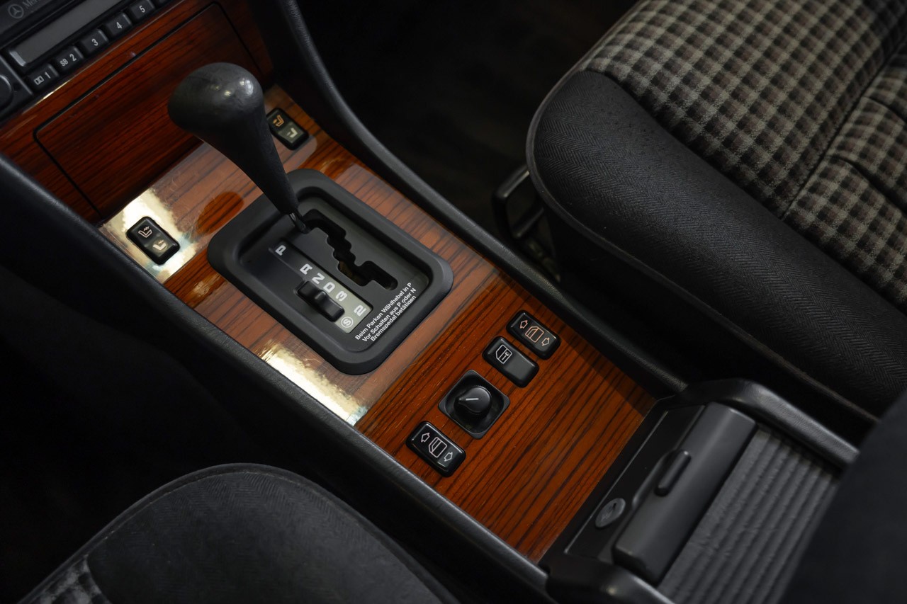 MERCEDES-BENZ E 220 T Business Automatic-image-25