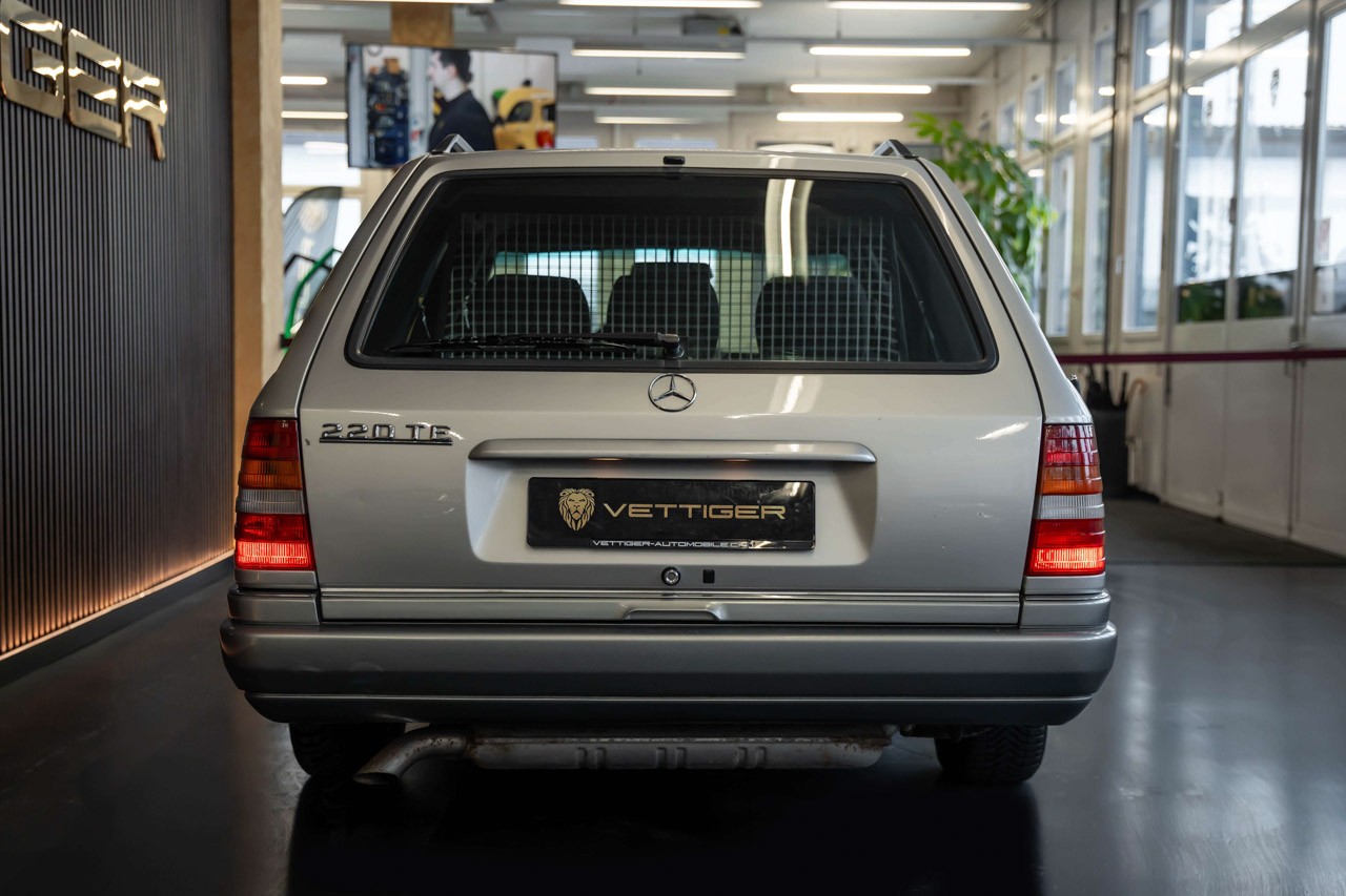MERCEDES-BENZ E 220 T Business Automatic-image-4