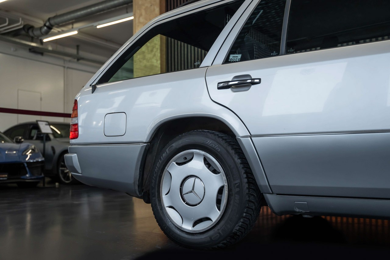 MERCEDES-BENZ E 220 T Business Automatic-image-10