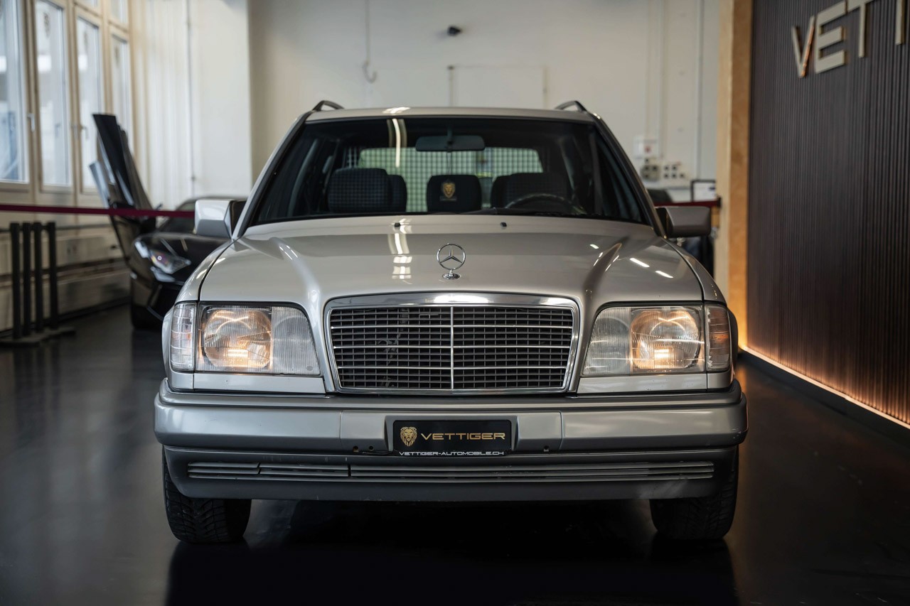 MERCEDES-BENZ E 220 T Business Automatic-image-1