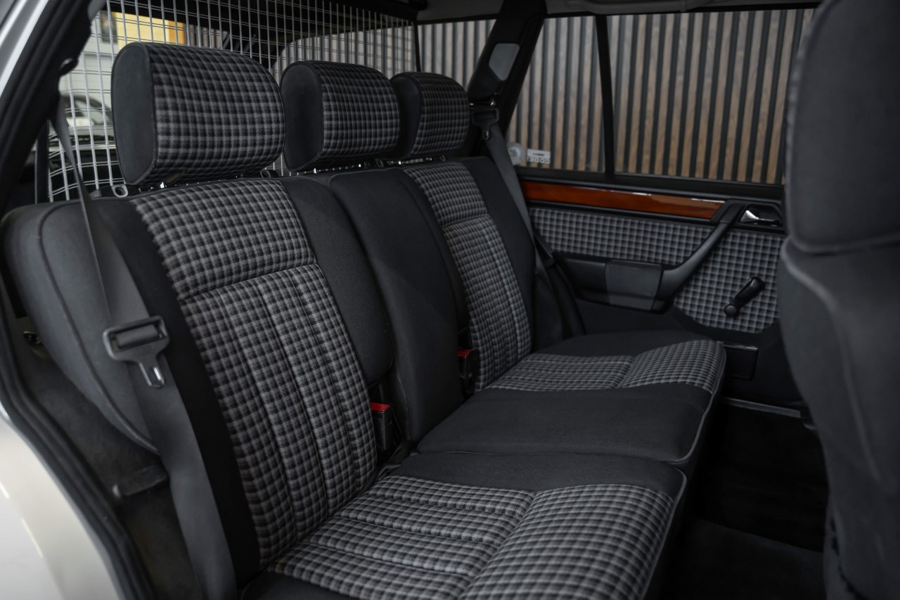 MERCEDES-BENZ E 220 T Business Automatic-image-17